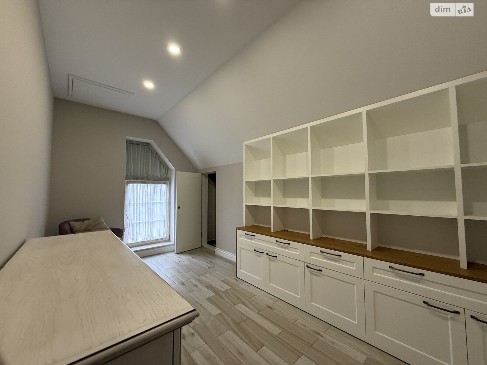 трехэтажный дом с верандой, 360 кв. м, кирпич. Сдается помесячно в Киеве, в районе Нивки фото 1