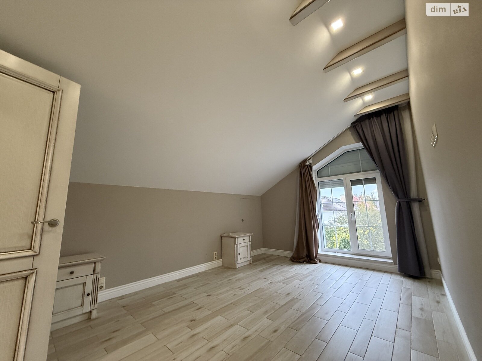 трехэтажный дом с верандой, 360 кв. м, кирпич. Сдается помесячно в Киеве, в районе Нивки фото 1