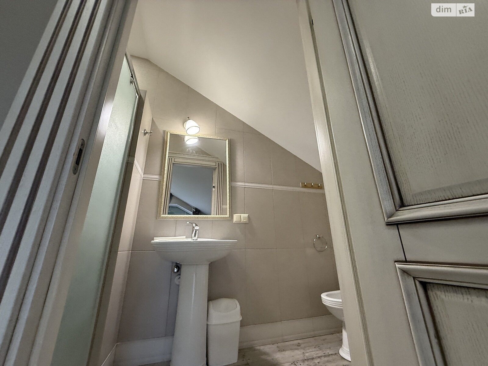 трехэтажный дом с верандой, 360 кв. м, кирпич. Сдается помесячно в Киеве, в районе Нивки фото 1