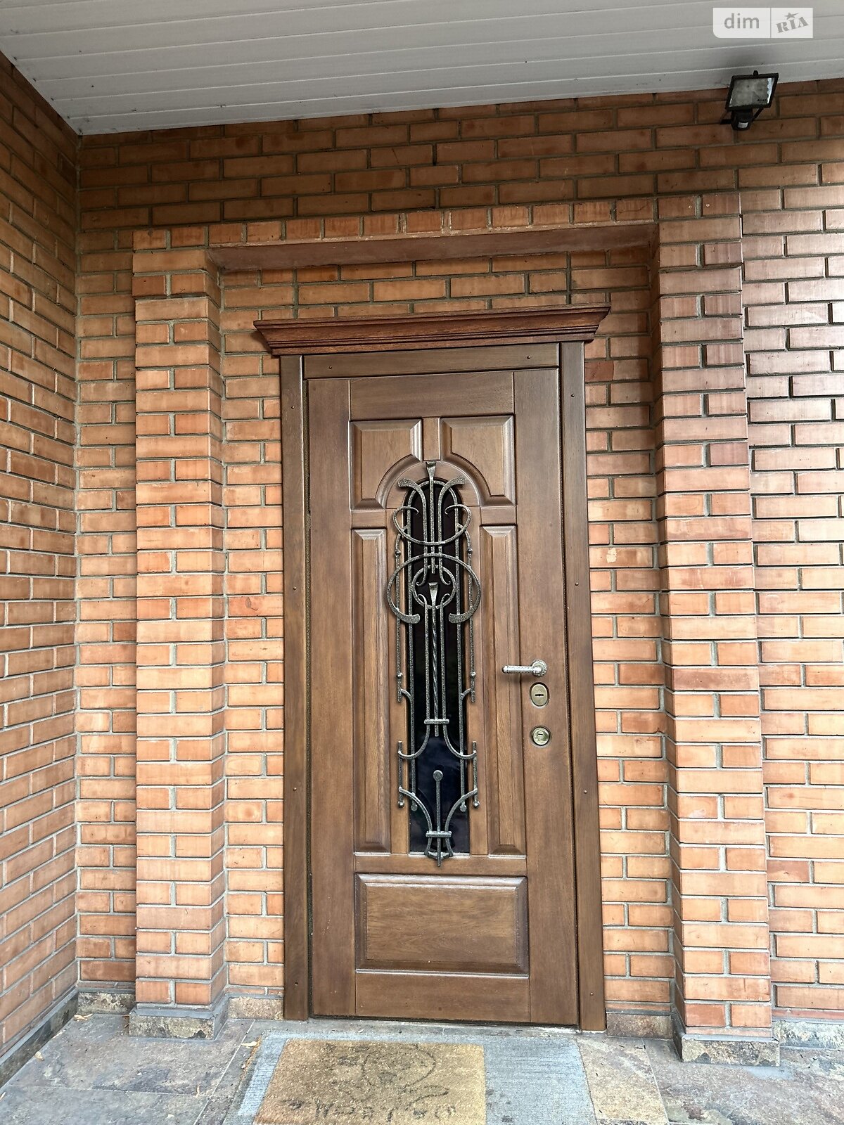 триповерховий будинок з гаражем, 450 кв. м, цегла. Здається помісячно в Києві, в районі Нивки фото 1 трипроверховий будинок з гаражем, 450 кв. м, цегла. Здається помісячно в Києві, в районі Нивки фото 1