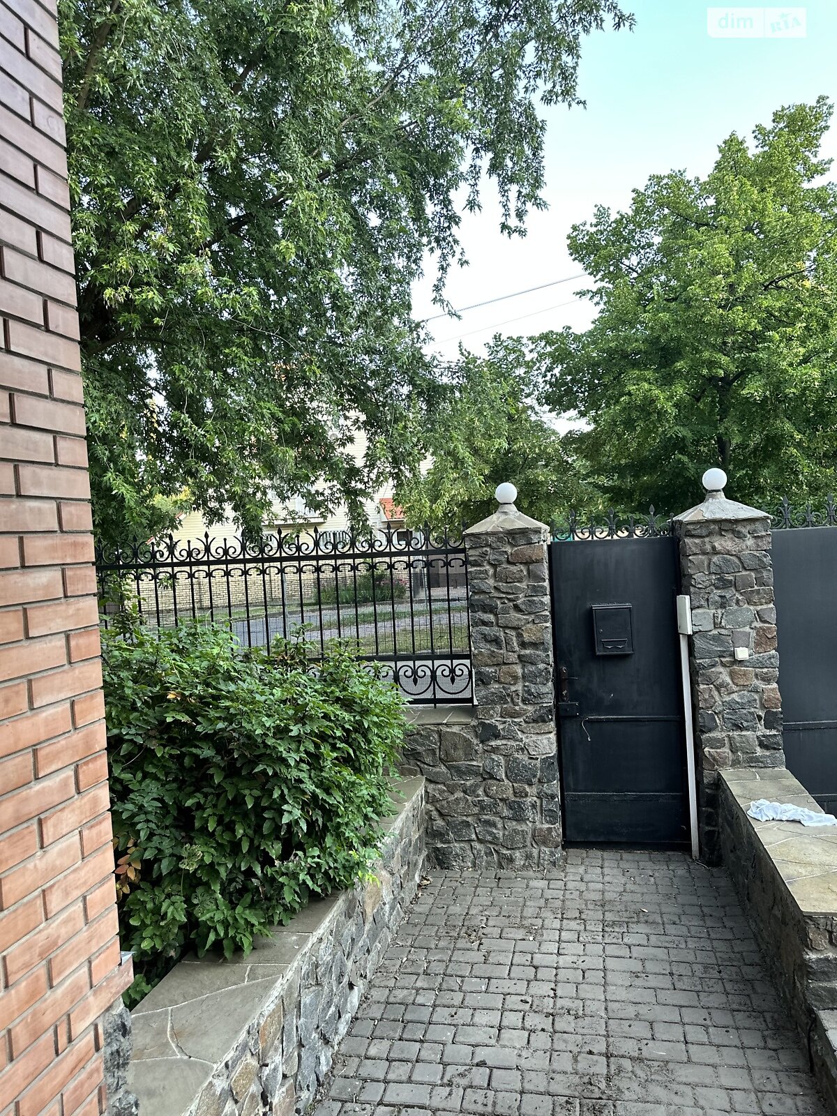 триповерховий будинок з гаражем, 450 кв. м, цегла. Здається помісячно в Києві, в районі Нивки фото 1 трипроверховий будинок з гаражем, 450 кв. м, цегла. Здається помісячно в Києві, в районі Нивки фото 1