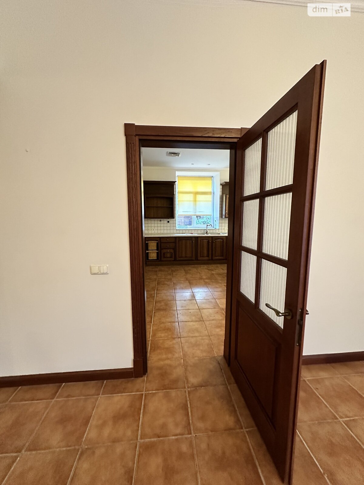 триповерховий будинок з гаражем, 450 кв. м, цегла. Здається помісячно в Києві, в районі Нивки фото 1 трипроверховий будинок з гаражем, 450 кв. м, цегла. Здається помісячно в Києві, в районі Нивки фото 1