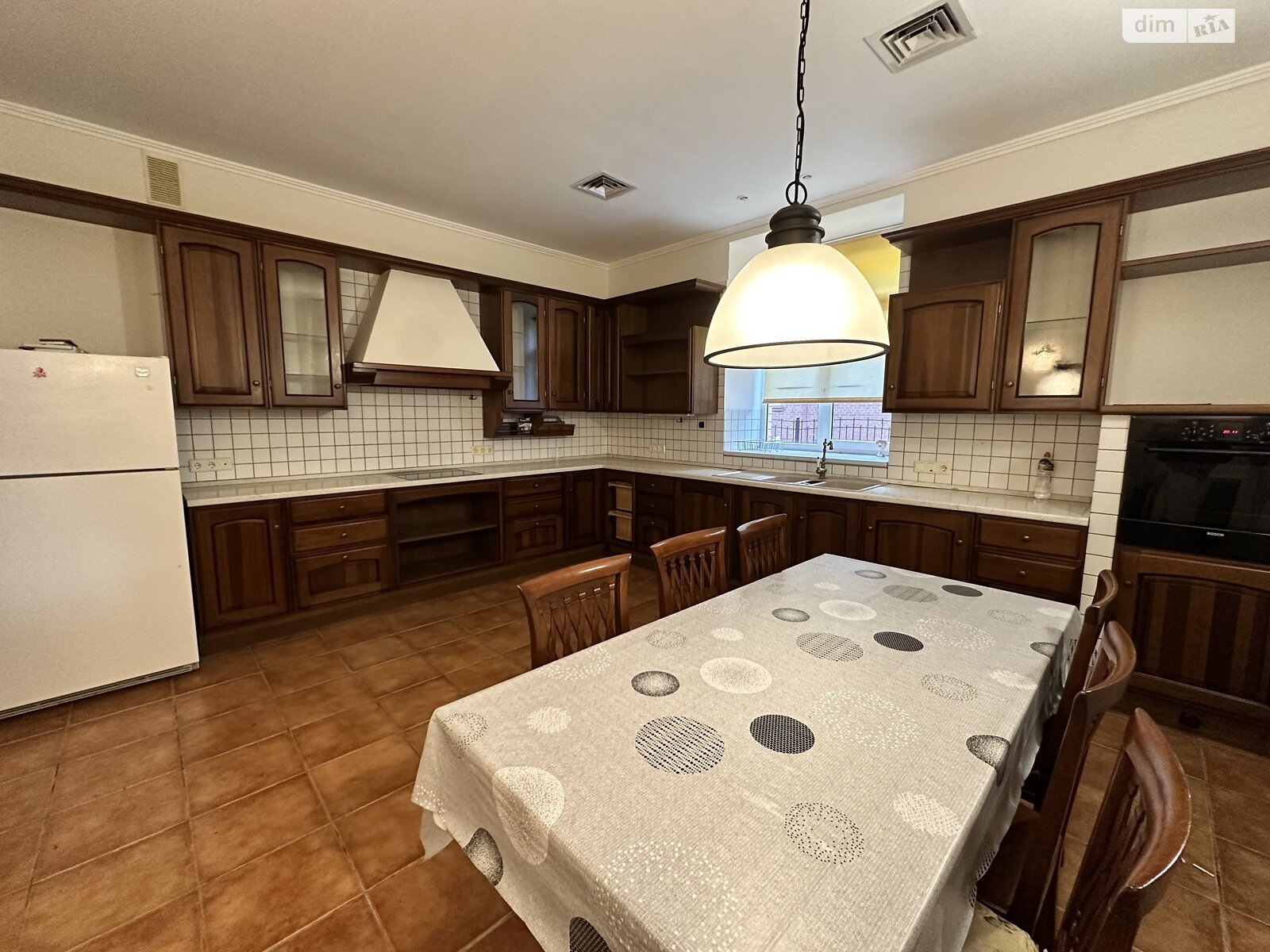 триповерховий будинок з гаражем, 450 кв. м, цегла. Здається помісячно в Києві, в районі Нивки фото 1 трипроверховий будинок з гаражем, 450 кв. м, цегла. Здається помісячно в Києві, в районі Нивки фото 1