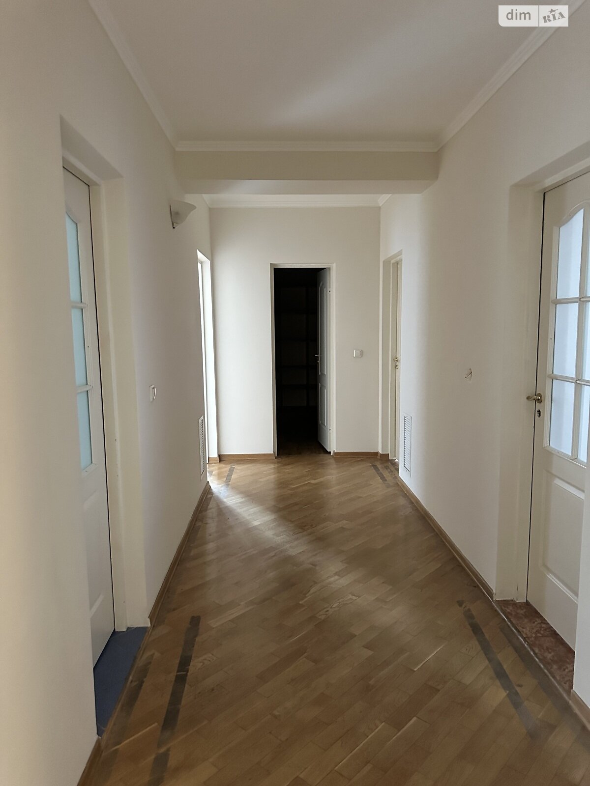 триповерховий будинок з гаражем, 450 кв. м, цегла. Здається помісячно в Києві, в районі Нивки фото 1 трипроверховий будинок з гаражем, 450 кв. м, цегла. Здається помісячно в Києві, в районі Нивки фото 1