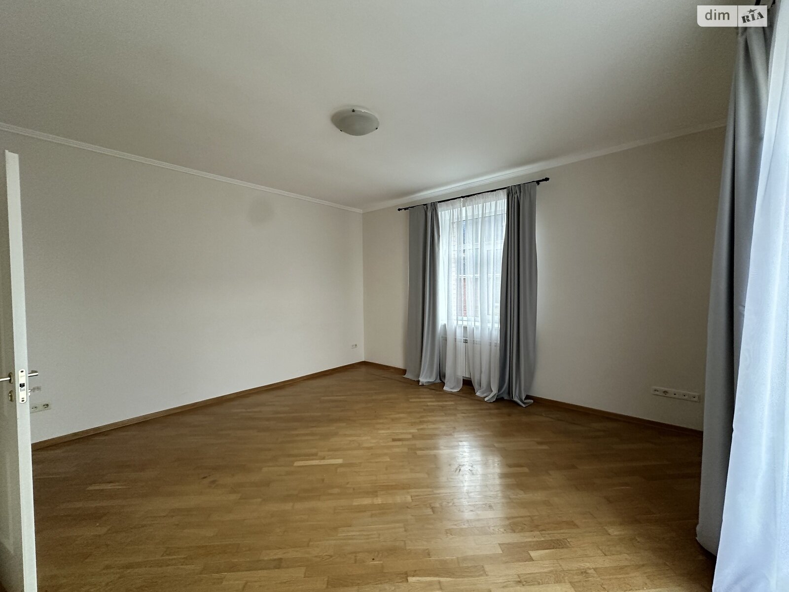 триповерховий будинок з гаражем, 450 кв. м, цегла. Здається помісячно в Києві, в районі Нивки фото 1 трипроверховий будинок з гаражем, 450 кв. м, цегла. Здається помісячно в Києві, в районі Нивки фото 1