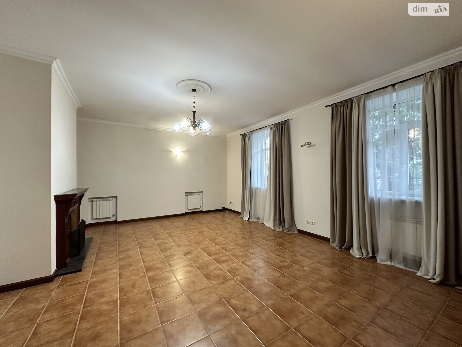 триповерховий будинок з гаражем, 450 кв. м, цегла. Здається помісячно в Києві, в районі Нивки фото 1 трипроверховий будинок з гаражем, 450 кв. м, цегла. Здається помісячно в Києві, в районі Нивки фото 1