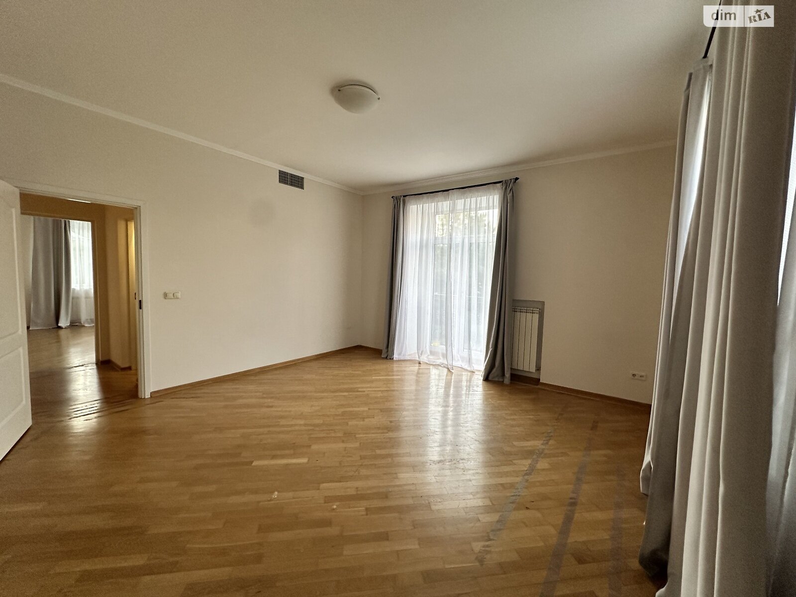 триповерховий будинок з гаражем, 450 кв. м, цегла. Здається помісячно в Києві, в районі Нивки фото 1 трипроверховий будинок з гаражем, 450 кв. м, цегла. Здається помісячно в Києві, в районі Нивки фото 1