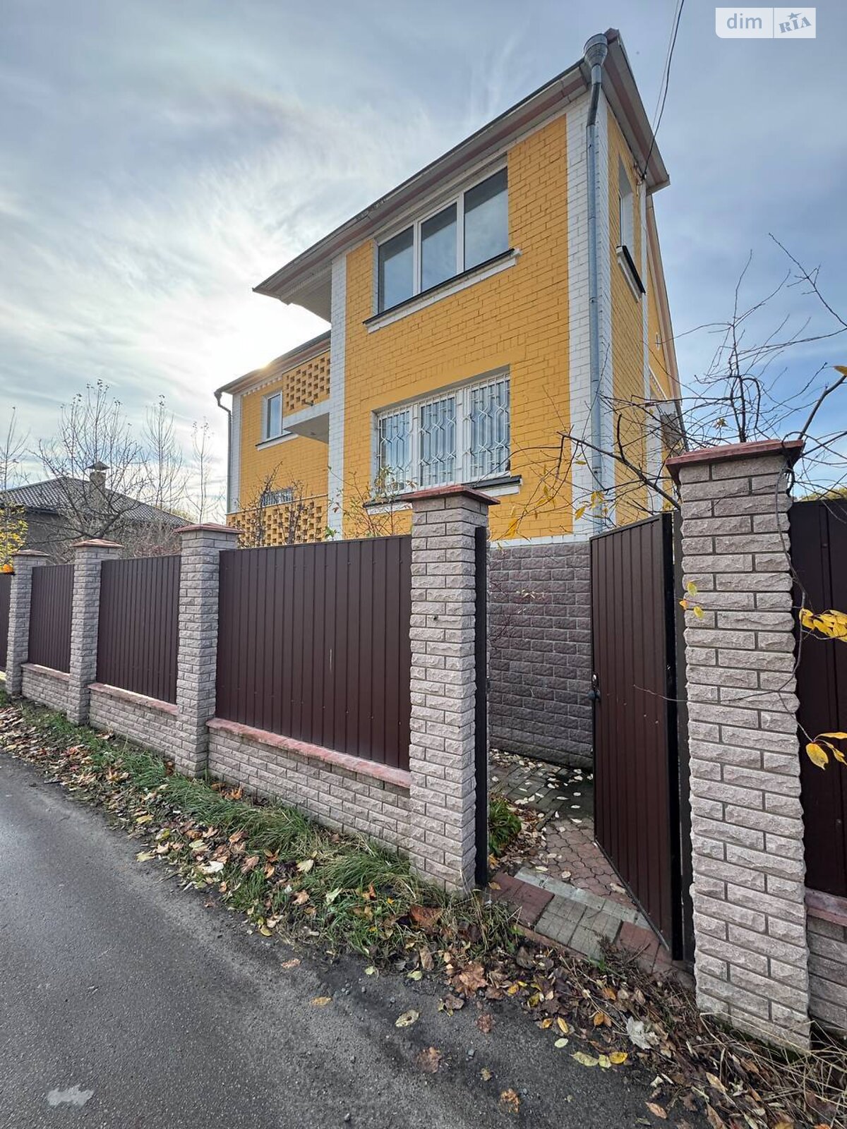 триповерховий будинок з балконом, 310 кв. м, цегла. Здається помісячно в Києві, в районі undefined фото 1 трипроверховий будинок з балконом, 310 кв. м, цегла. Здається помісячно в Києві, в районі undefined фото 1