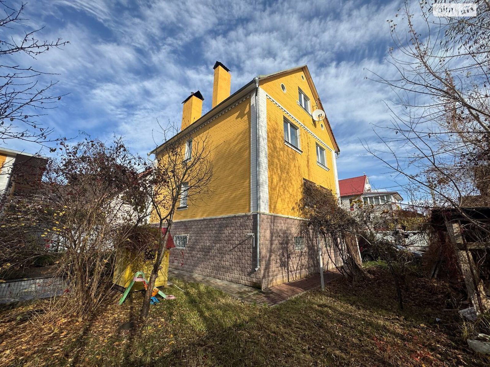 триповерховий будинок з балконом, 310 кв. м, цегла. Здається помісячно в Києві, в районі undefined фото 1 трипроверховий будинок з балконом, 310 кв. м, цегла. Здається помісячно в Києві, в районі undefined фото 1