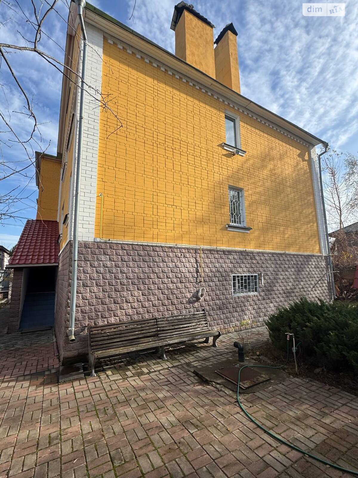 триповерховий будинок з балконом, 310 кв. м, цегла. Здається помісячно в Києві, в районі undefined фото 1 трипроверховий будинок з балконом, 310 кв. м, цегла. Здається помісячно в Києві, в районі undefined фото 1