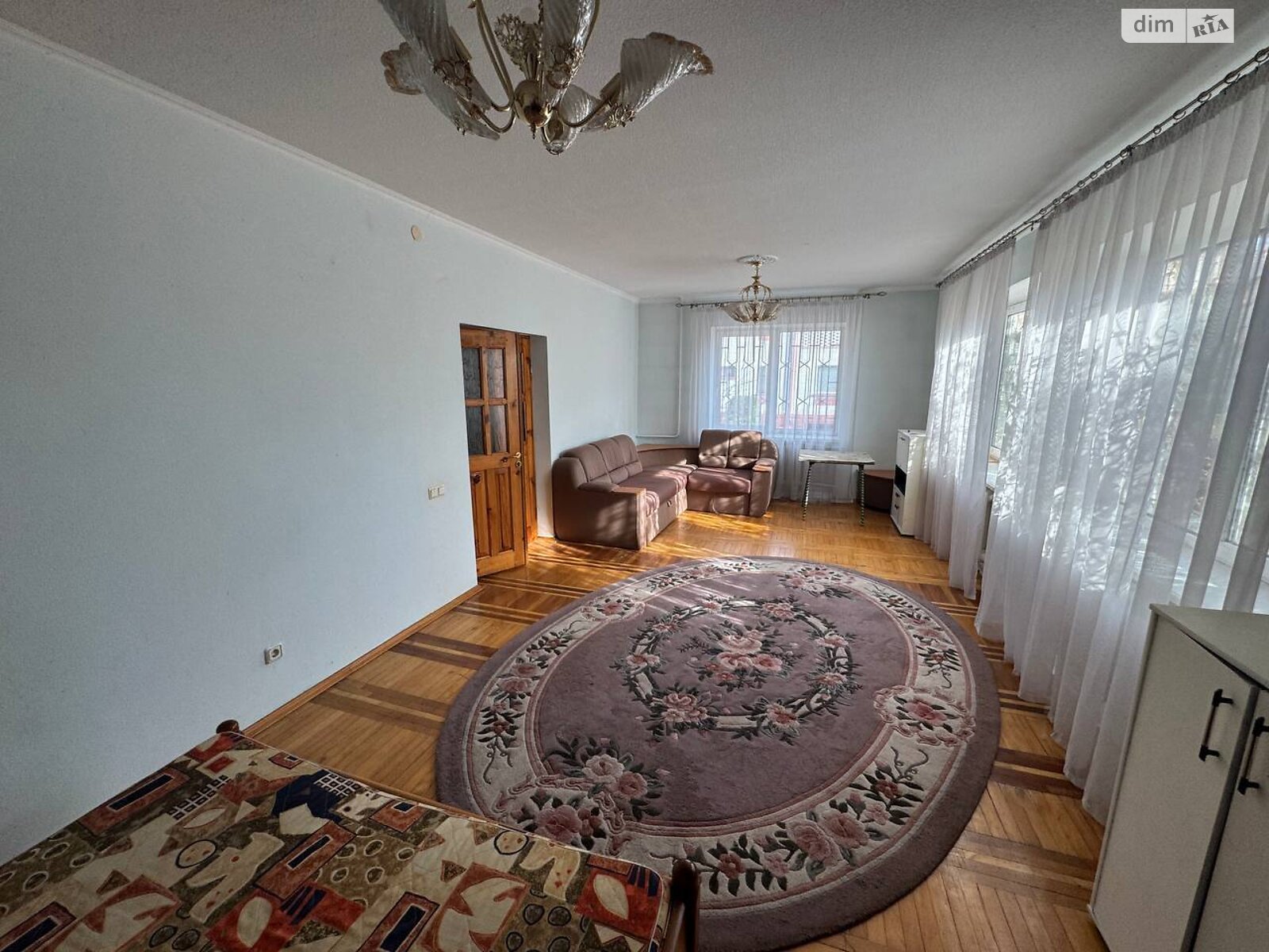 триповерховий будинок з балконом, 310 кв. м, цегла. Здається помісячно в Києві, в районі undefined фото 1 трипроверховий будинок з балконом, 310 кв. м, цегла. Здається помісячно в Києві, в районі undefined фото 1