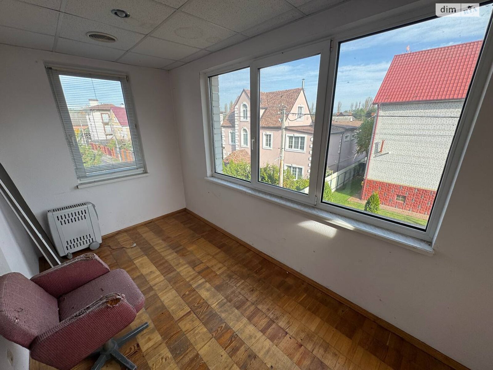 триповерховий будинок з балконом, 310 кв. м, цегла. Здається помісячно в Києві, в районі undefined фото 1 трипроверховий будинок з балконом, 310 кв. м, цегла. Здається помісячно в Києві, в районі undefined фото 1