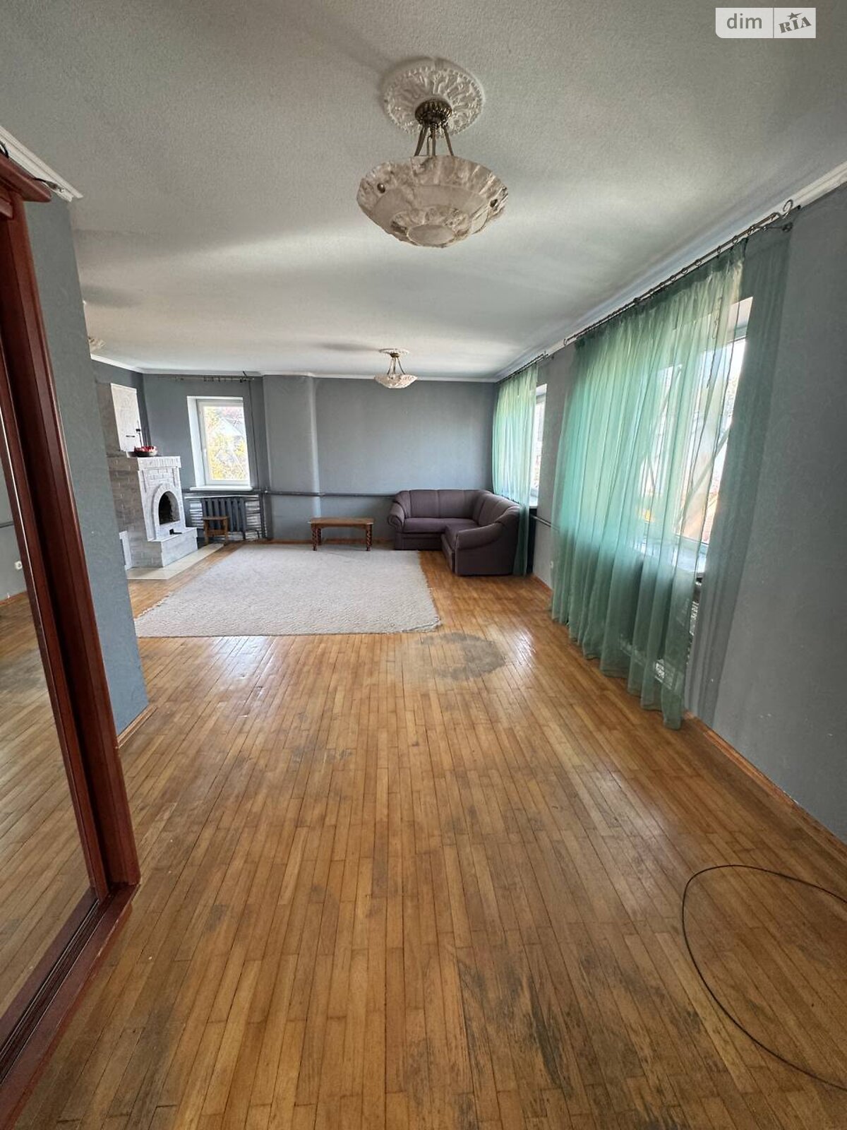 триповерховий будинок з балконом, 310 кв. м, цегла. Здається помісячно в Києві, в районі undefined фото 1 трипроверховий будинок з балконом, 310 кв. м, цегла. Здається помісячно в Києві, в районі undefined фото 1