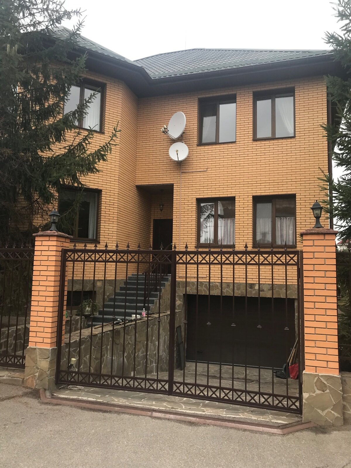 трехэтажный дом с гаражом, 438 кв. м, кирпич. Сдается помесячно в Киеве, в районе Оболонь фото 1