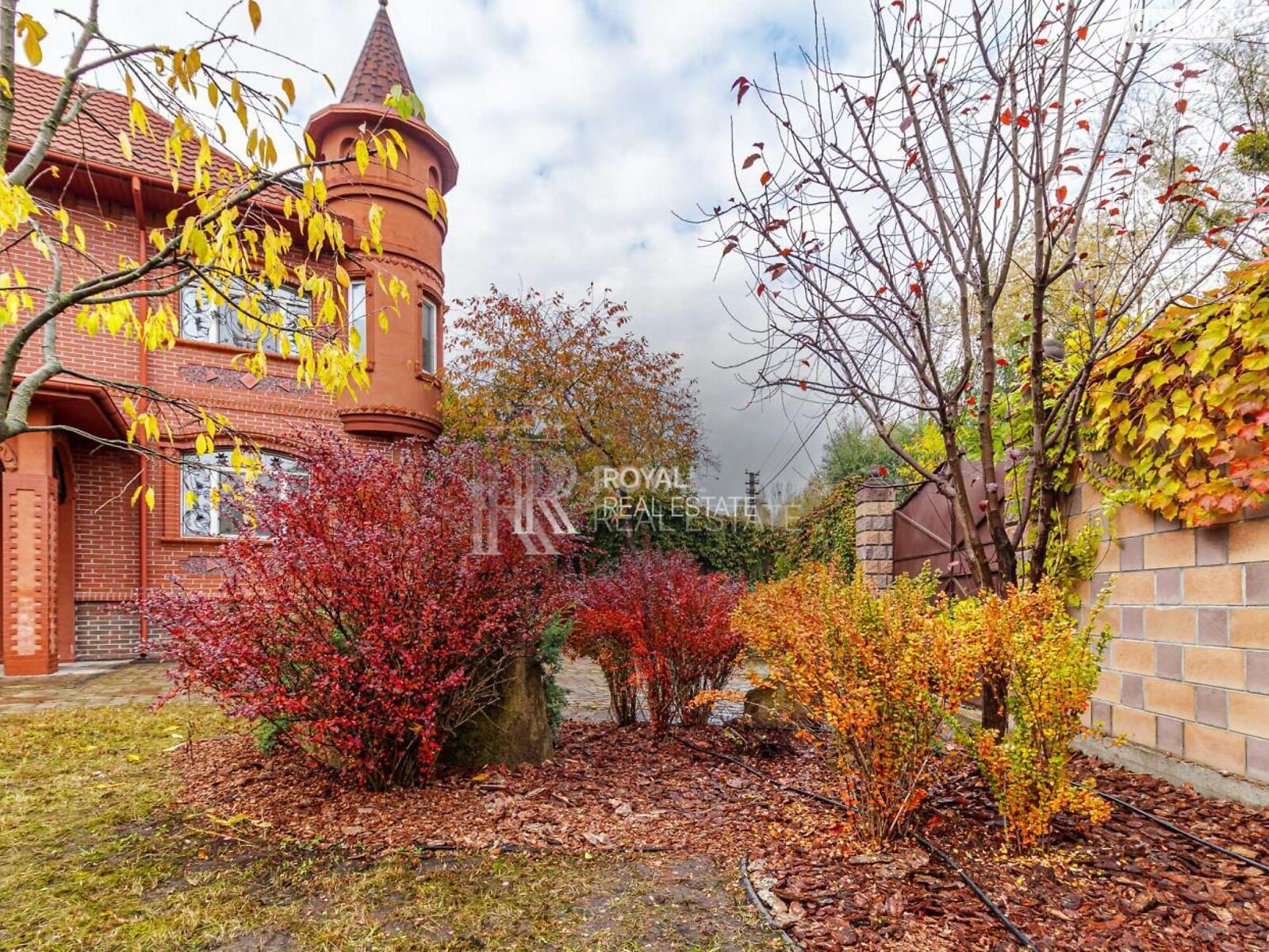 двухэтажный дом, 300 кв. м, кирпич. Сдается помесячно в Киеве, в районе Оболонский фото 1 двухэтажный дом, 300 кв. м, кирпич. Сдается помесячно в Киеве, в районе Оболонский фото 1