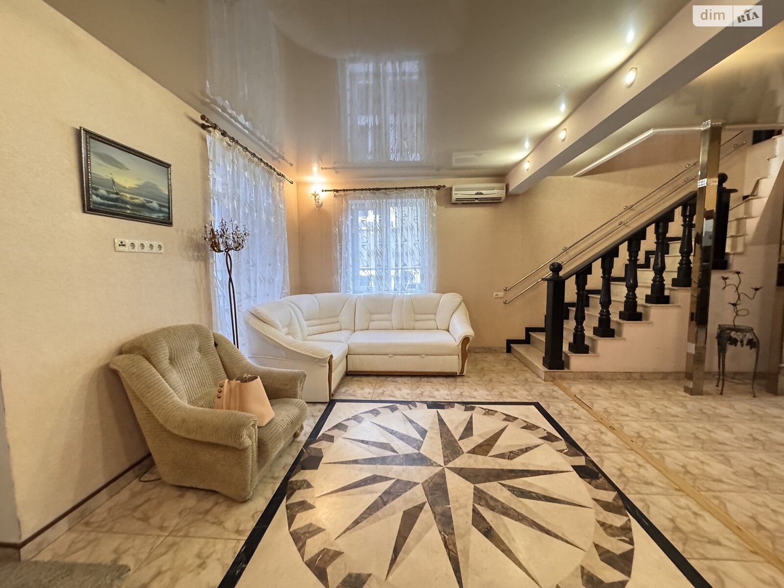 трипроверховий будинок з балконом, 267 кв. м, газобетон. Здається помісячно в Києві, в районі Нижні сади фото 1