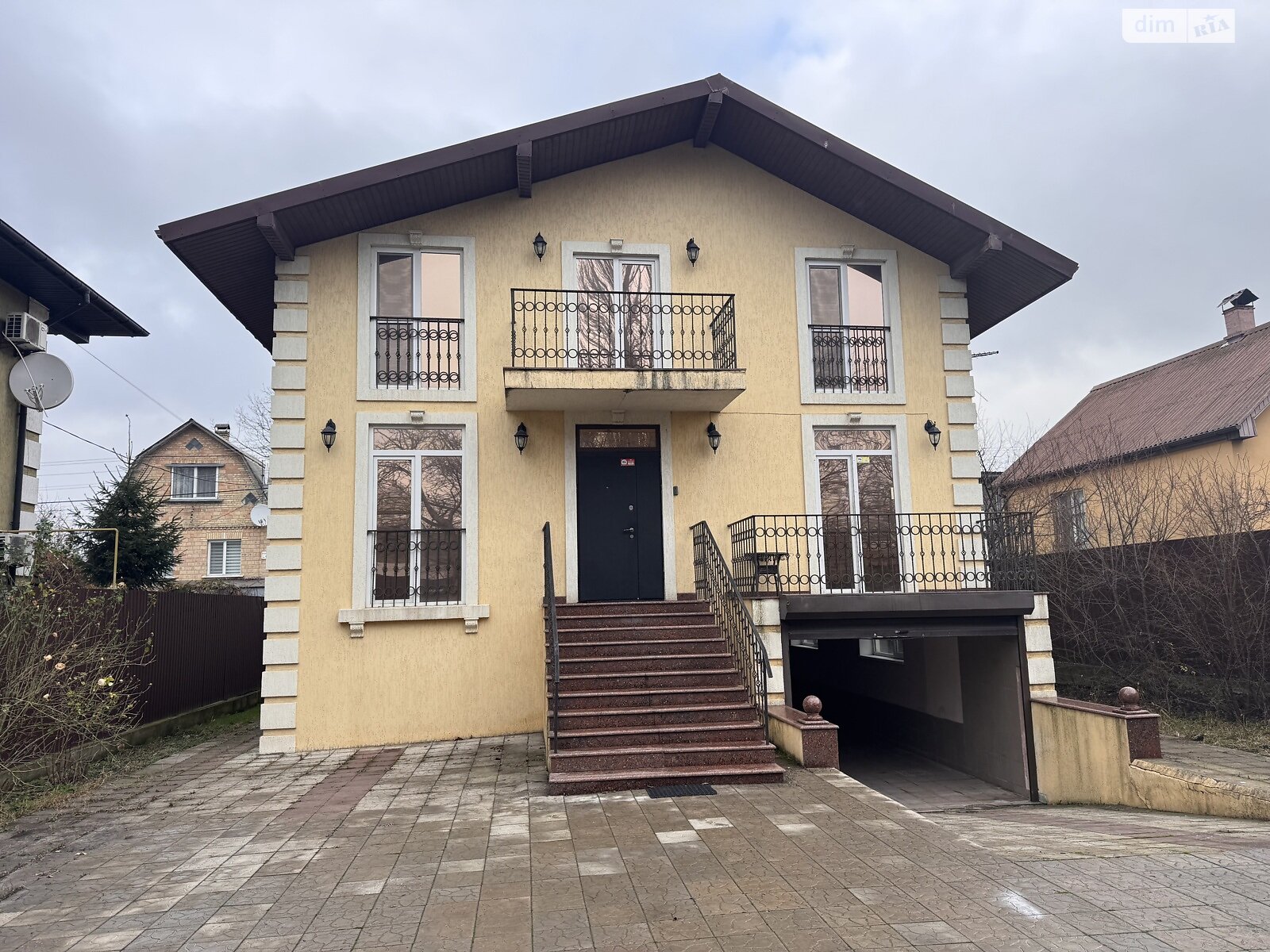 трипроверховий будинок з балконом, 267 кв. м, газобетон. Здається помісячно в Києві, в районі Нижні сади фото 1