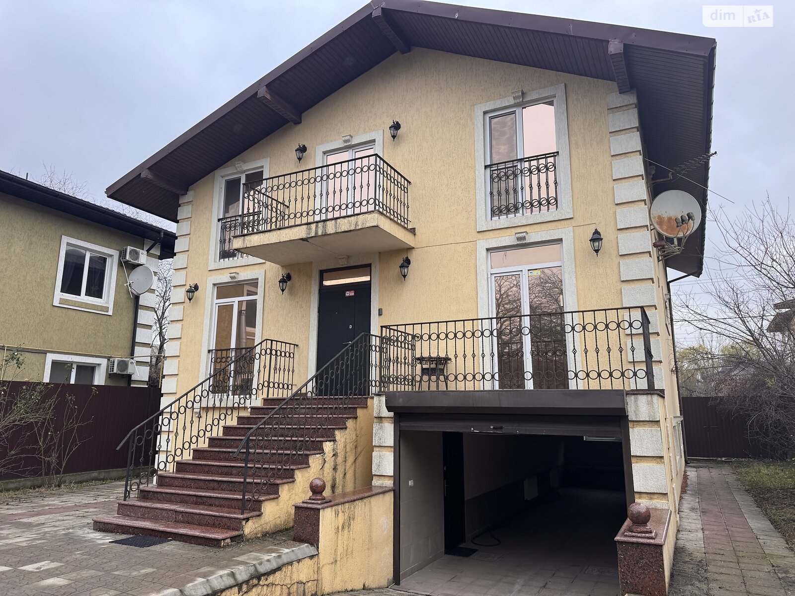 трипроверховий будинок з балконом, 267 кв. м, газобетон. Здається помісячно в Києві, в районі Нижні сади фото 1