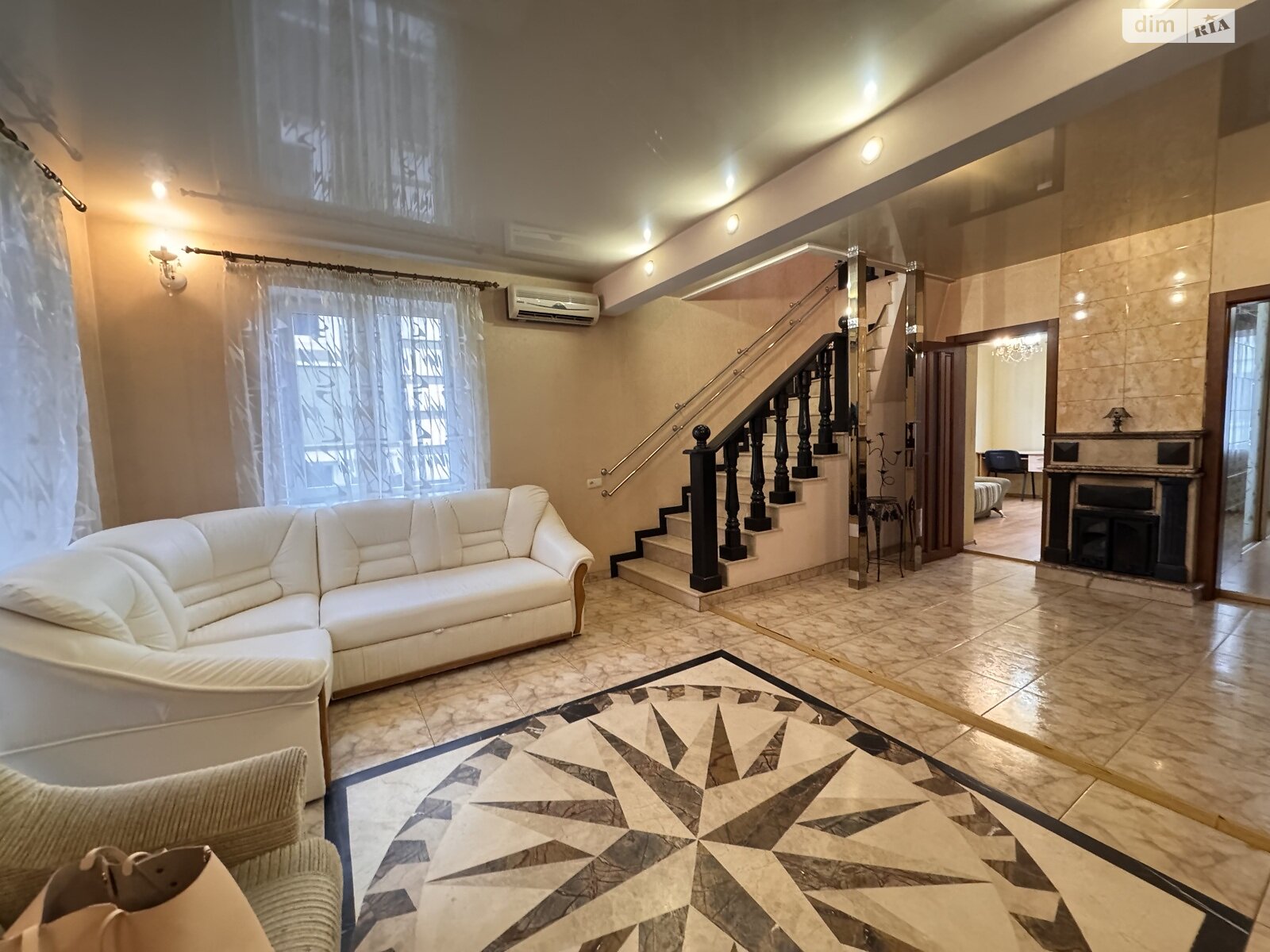 трипроверховий будинок з балконом, 267 кв. м, газобетон. Здається помісячно в Києві, в районі Нижні сади фото 1