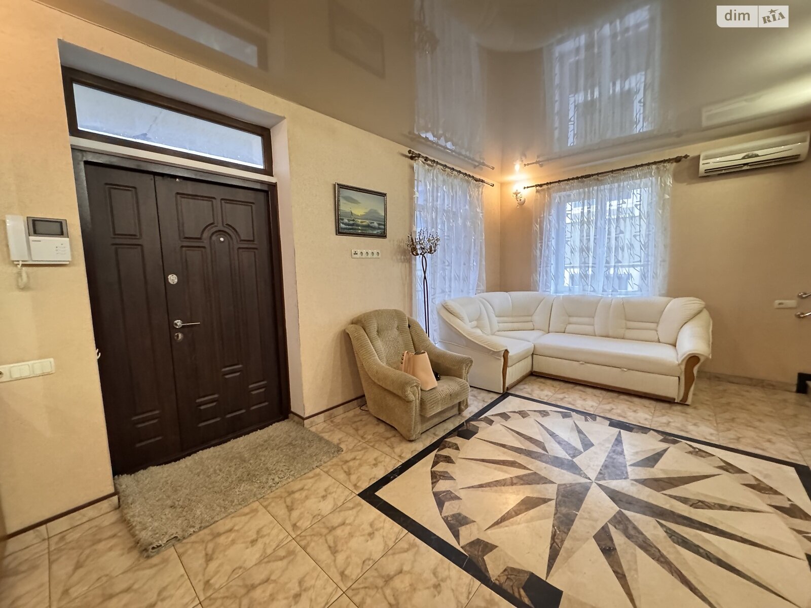 трипроверховий будинок з балконом, 267 кв. м, газобетон. Здається помісячно в Києві, в районі Нижні сади фото 1