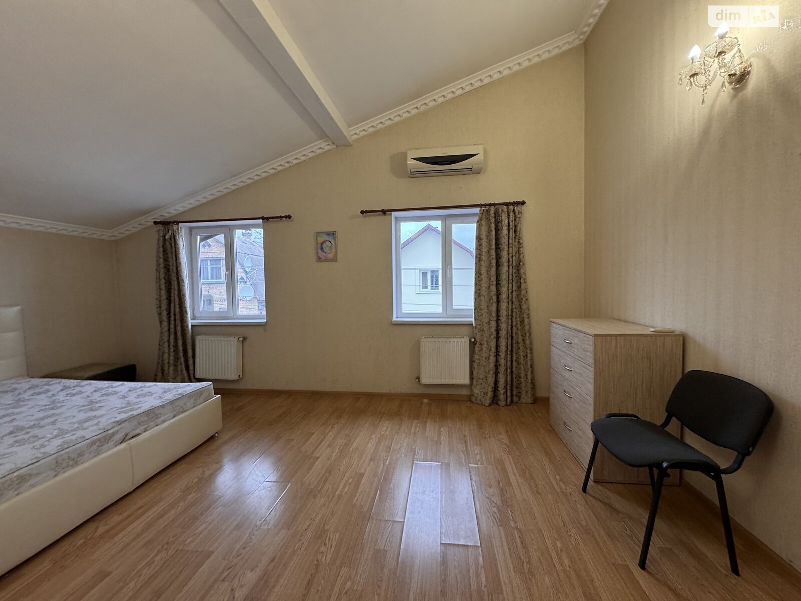 трипроверховий будинок з балконом, 267 кв. м, газобетон. Здається помісячно в Києві, в районі Нижні сади фото 1