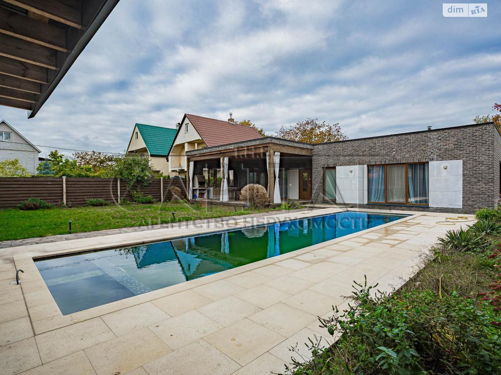 одноэтажный дом с верандой, 150 кв. м, кирпич. Сдается помесячно в Киеве, в районе Осокорки фото 1