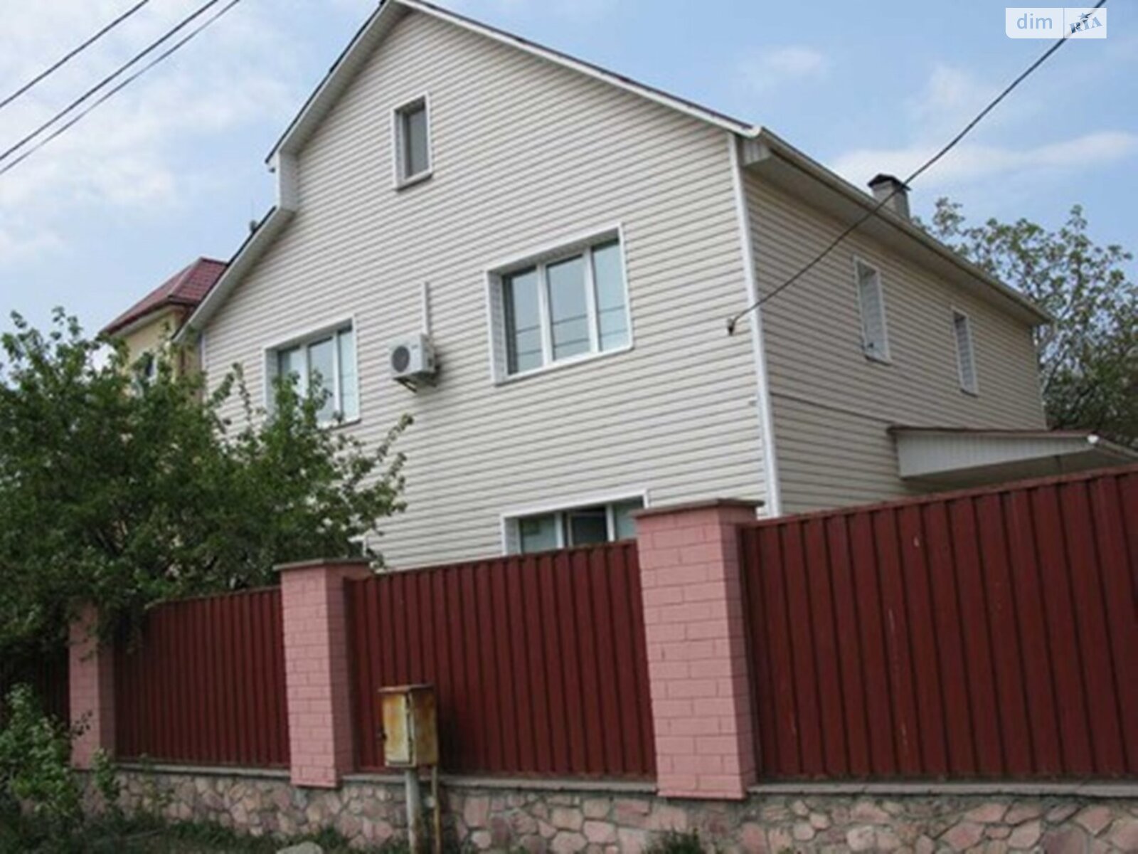 трехэтажный дом с гаражом, 250 кв. м, кирпич. Сдается помесячно в Киеве, в районе Осокорки фото 1 трехэтажный дом с гаражом, 250 кв. м, кирпич. Сдается помесячно в Киеве, в районе Осокорки фото 1