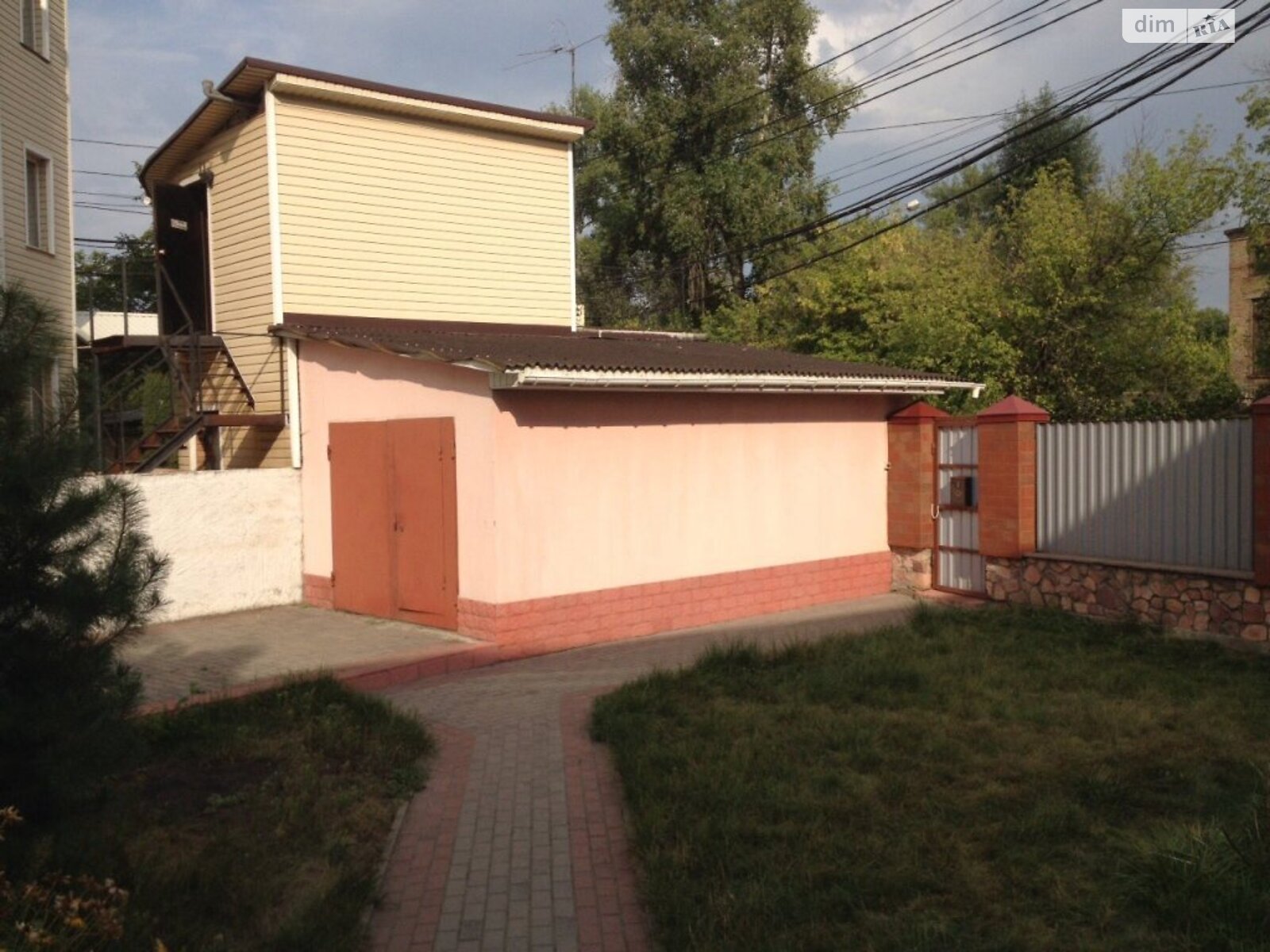 трехэтажный дом с гаражом, 250 кв. м, кирпич. Сдается помесячно в Киеве, в районе Осокорки фото 1 трехэтажный дом с гаражом, 250 кв. м, кирпич. Сдается помесячно в Киеве, в районе Осокорки фото 1