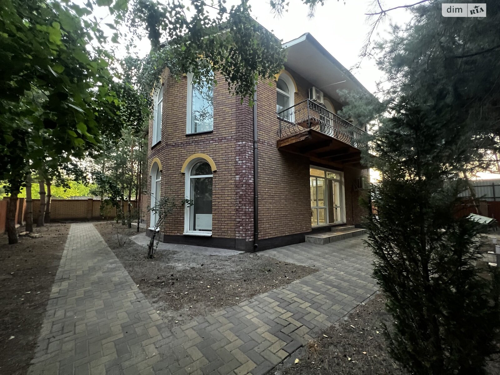 двоповерховий будинок з верандою, 250 кв. м, кирпич. Здається помісячно в Києві, в районі Осокорки фото 1 двопроверховий будинок з верандою, 250 кв. м, кирпич. Здається помісячно в Києві, в районі Осокорки фото 1
