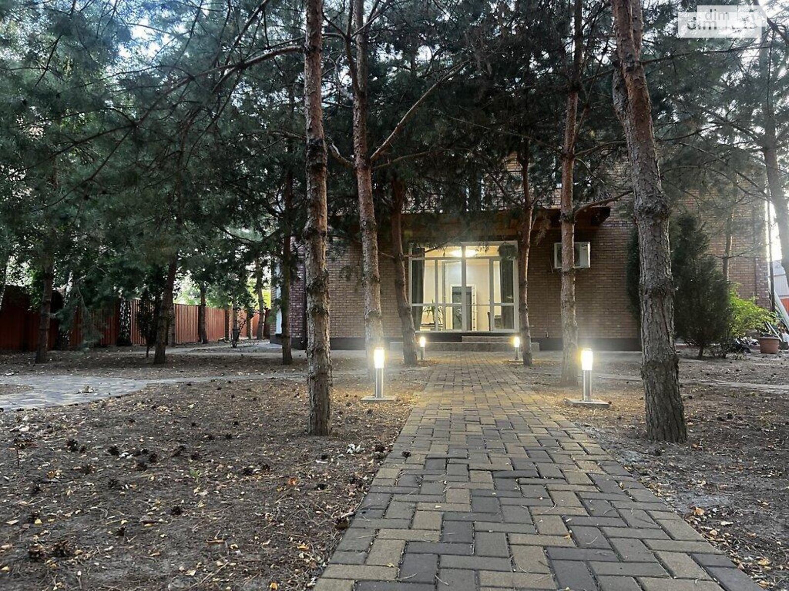 двухэтажный дом, 250 кв. м, кирпич. Сдается помесячно в Киеве, в районе Осокорки фото 1 двухэтажный дом, 250 кв. м, кирпич. Сдается помесячно в Киеве, в районе Осокорки фото 1