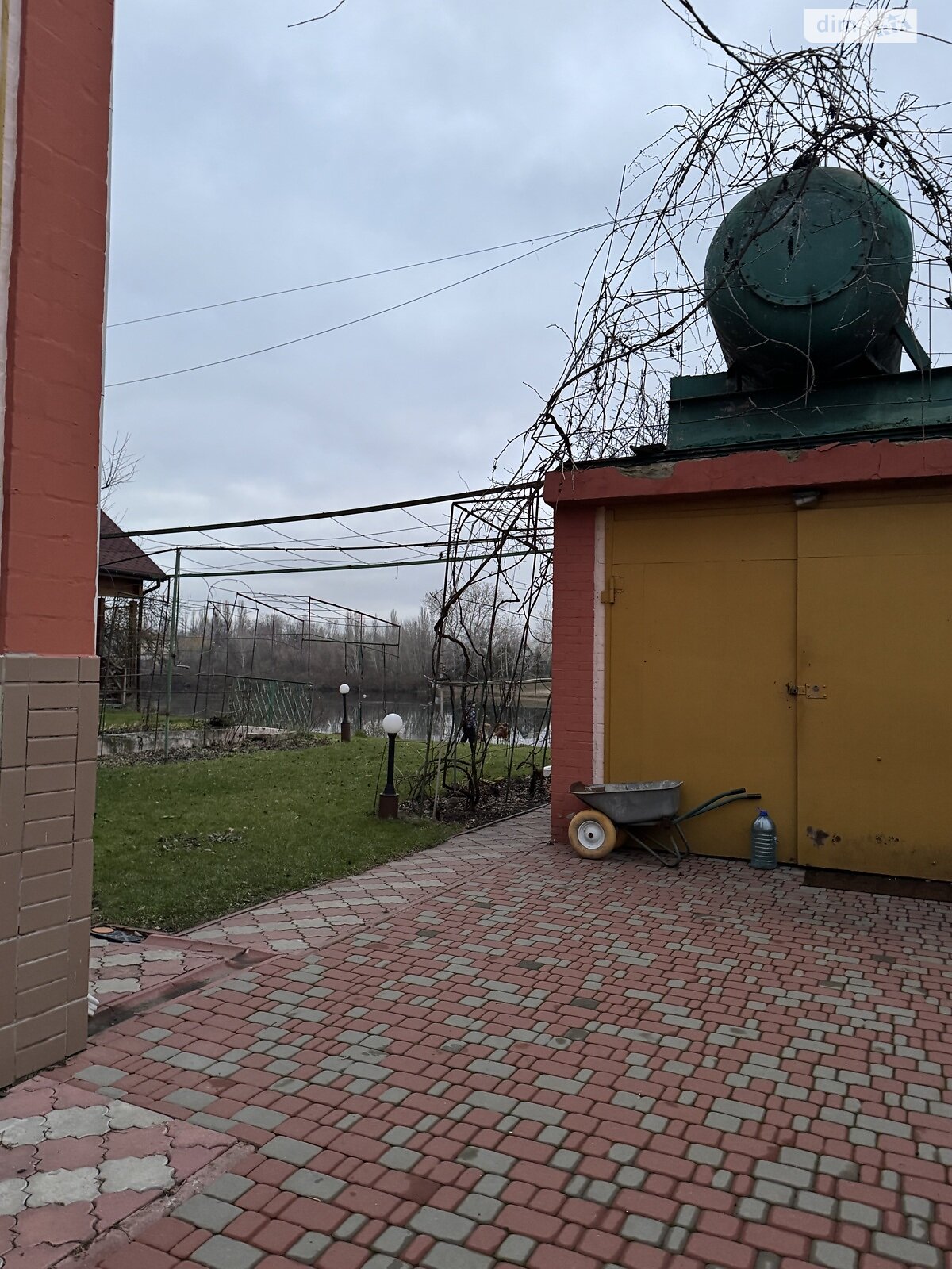 двухэтажный дом с гаражом, 180 кв. м, кирпич. Сдается помесячно в Киеве, в районе Осокорки фото 1 двухэтажный дом с гаражом, 180 кв. м, кирпич. Сдается помесячно в Киеве, в районе Осокорки фото 1