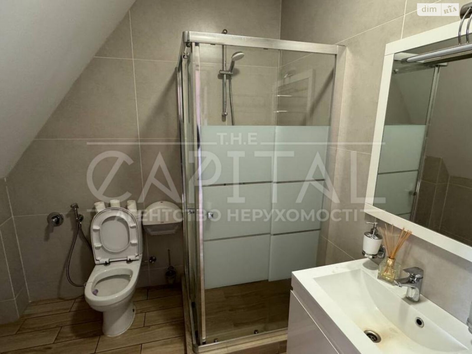 трехэтажный дом, 297 кв. м, кирпич. Сдается помесячно в Киеве, в районе Печерск фото 1 трехэтажный дом, 297 кв. м, кирпич. Сдается помесячно в Киеве, в районе Печерск фото 1