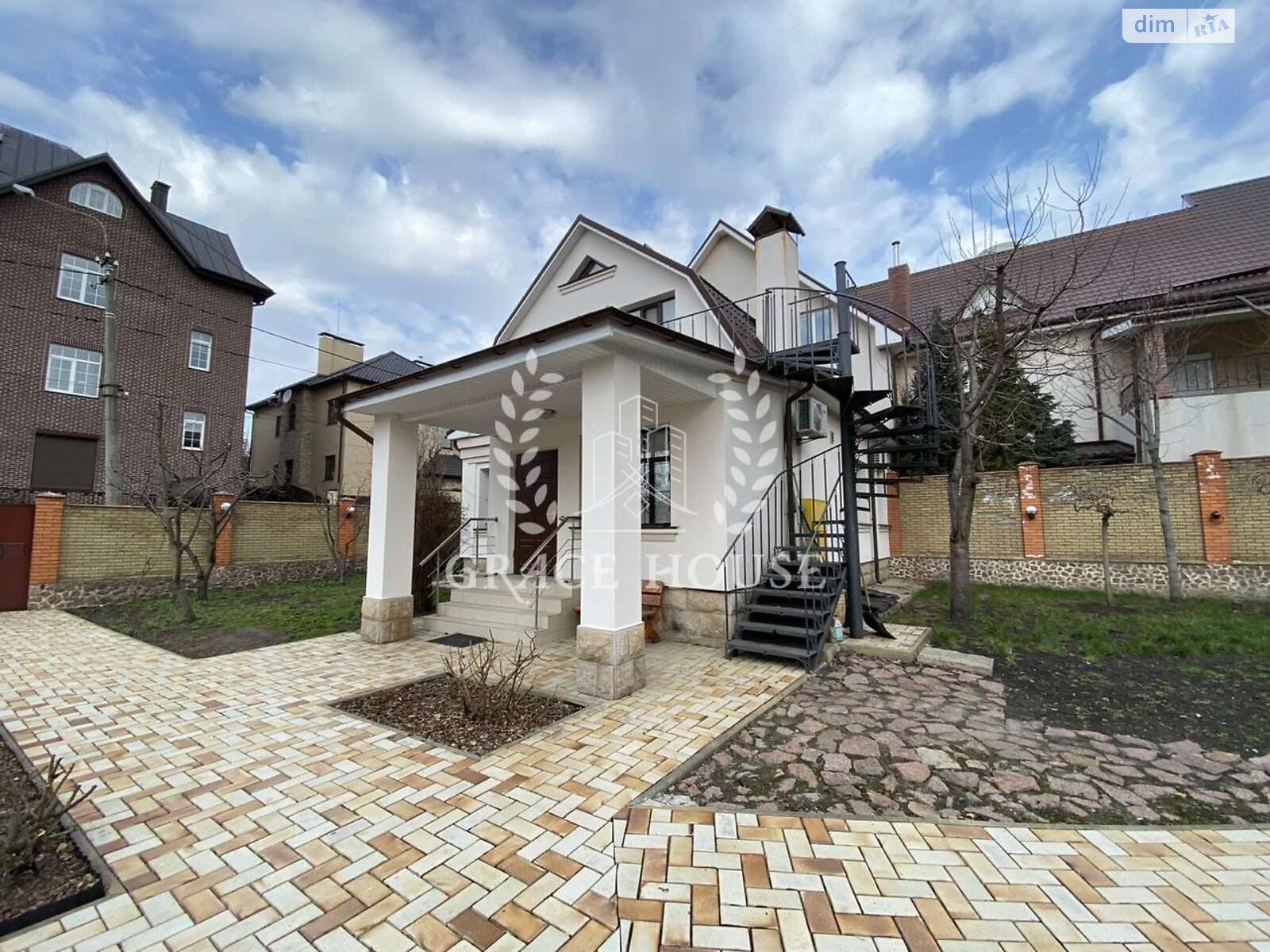 триповерховий будинок бесідка, 550 кв. м, цегла. Здається помісячно в Києві, в районі Печерський фото 1 трипроверховий будинок бесідка, 550 кв. м, цегла. Здається помісячно в Києві, в районі Печерський фото 1