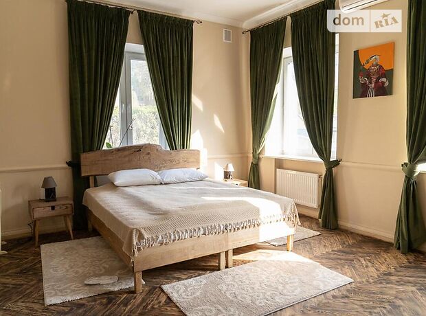четырехэтажный дом с камином, 900 кв. м, кирпич. Сдается помесячно в Киеве, в районе Печерский фото 1 четырехэтажный дом с камином, 900 кв. м, кирпич. Сдается помесячно в Киеве, в районе Печерский фото 1