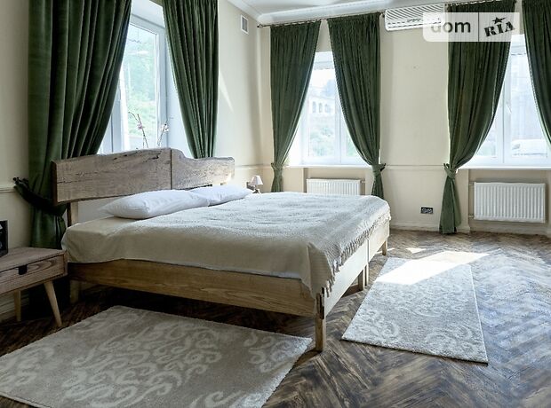 четырехэтажный дом с камином, 900 кв. м, кирпич. Сдается помесячно в Киеве, в районе Печерский фото 1 четырехэтажный дом с камином, 900 кв. м, кирпич. Сдается помесячно в Киеве, в районе Печерский фото 1