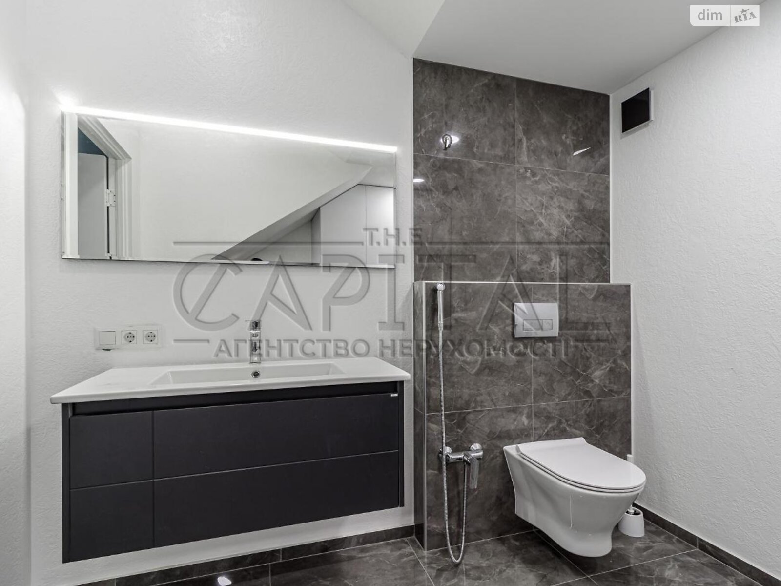 двухэтажный дом, 120 кв. м, кирпич. Сдается помесячно в Киеве, в районе Подол фото 1 двухэтажный дом, 120 кв. м, кирпич. Сдается помесячно в Киеве, в районе Подол фото 1