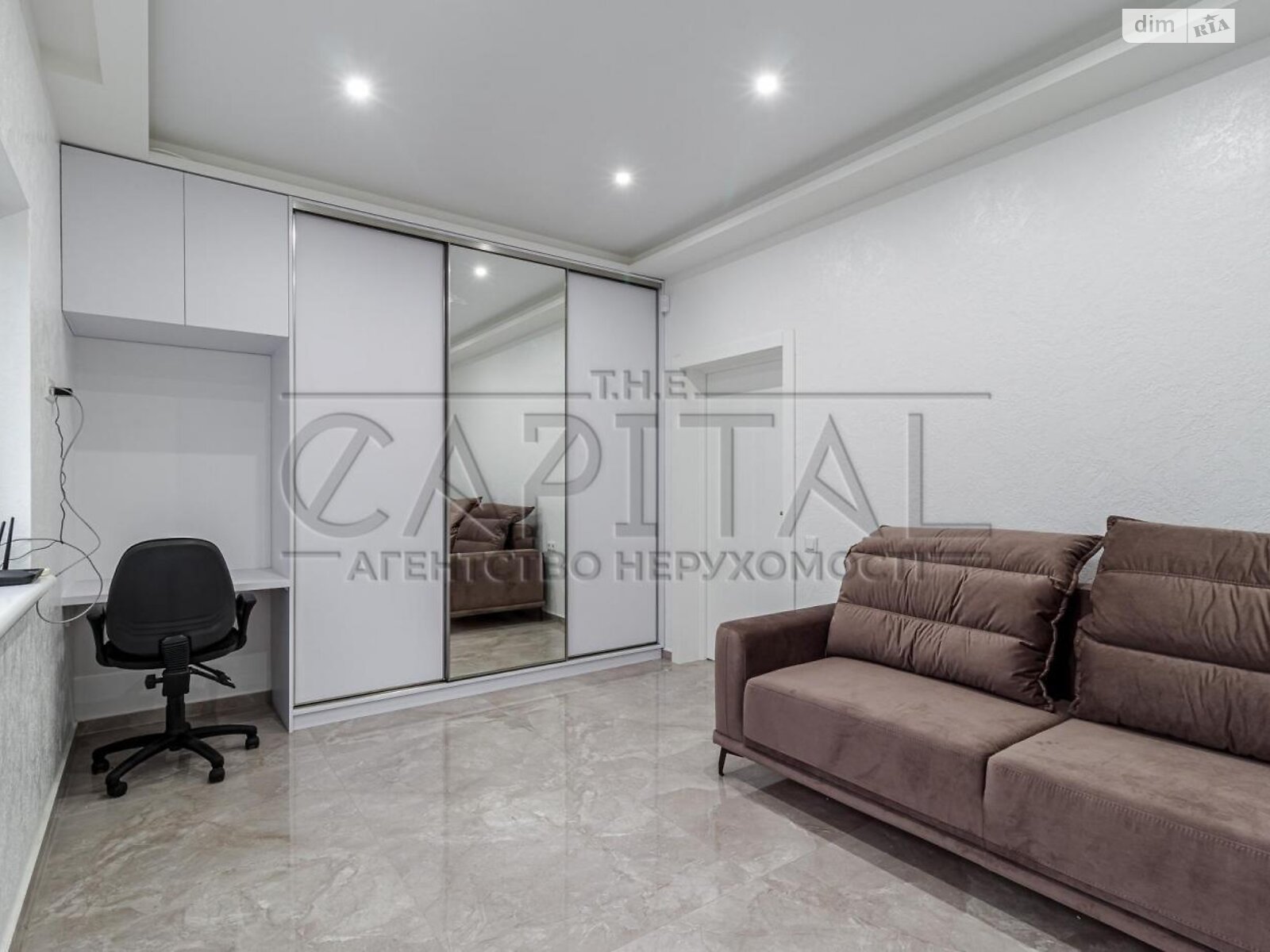 двухэтажный дом, 120 кв. м, кирпич. Сдается помесячно в Киеве, в районе Подол фото 1 двухэтажный дом, 120 кв. м, кирпич. Сдается помесячно в Киеве, в районе Подол фото 1