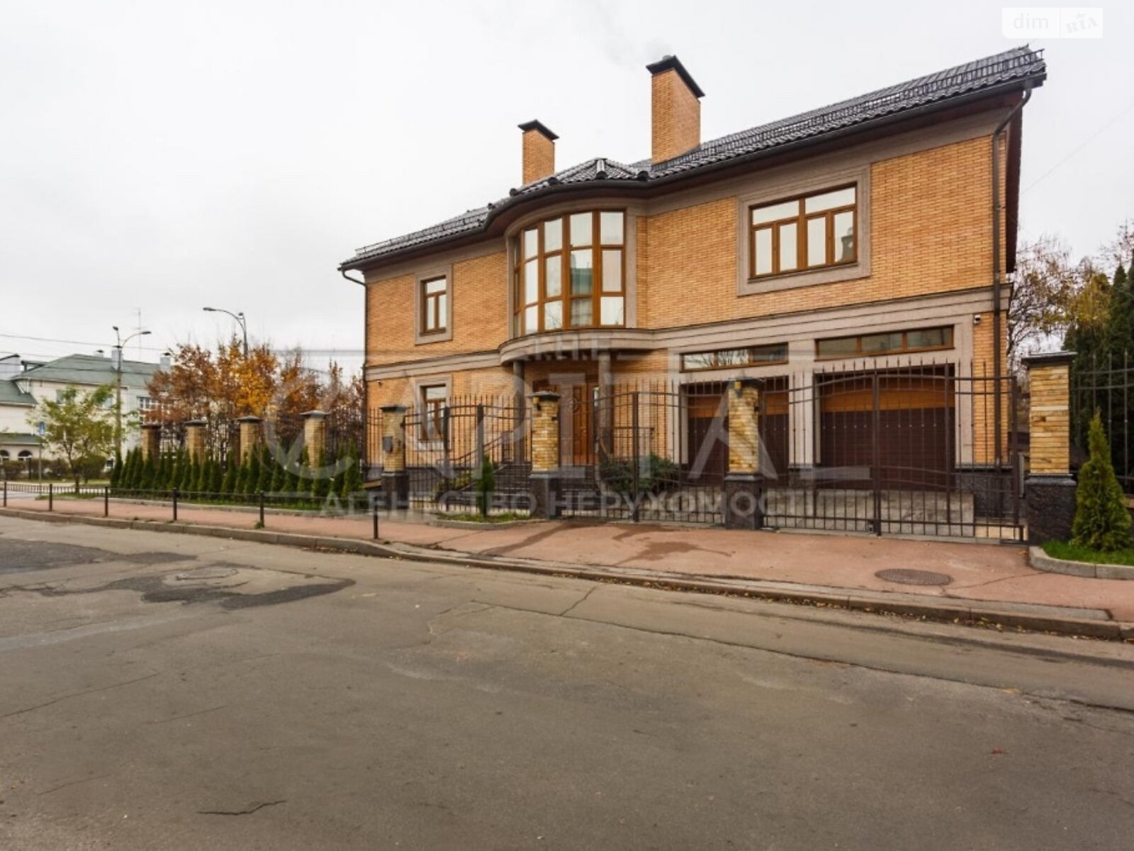трехэтажный дом с балконом, 1114 кв. м, монолитно-каркасный. Сдается помесячно в Киеве, в районе Подольский фото 1