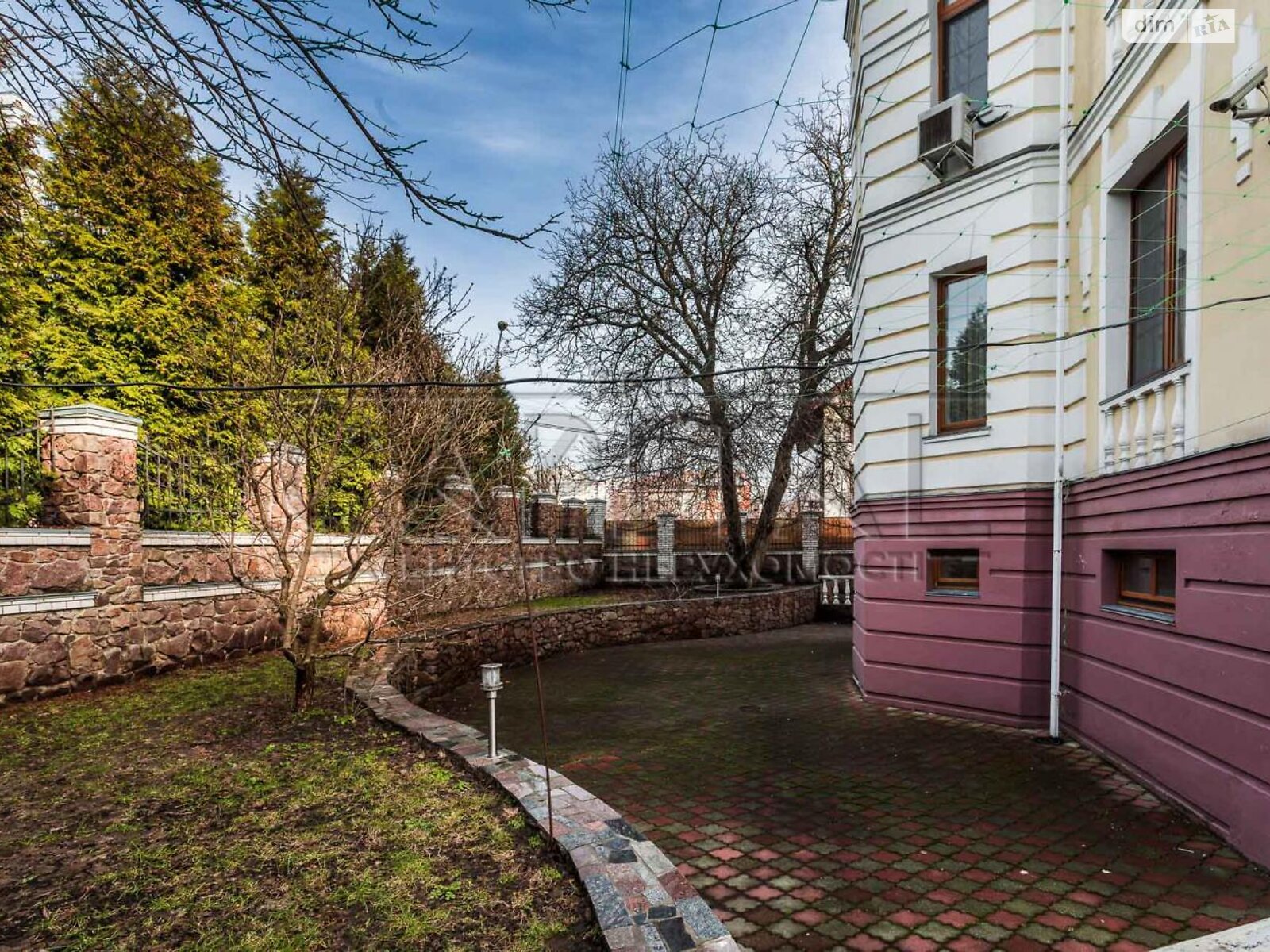 трехэтажный дом с верандой, 412 кв. м, кирпич. Сдается помесячно в Киеве фото 1 трехэтажный дом с верандой, 412 кв. м, кирпич. Сдается помесячно в Киеве фото 1