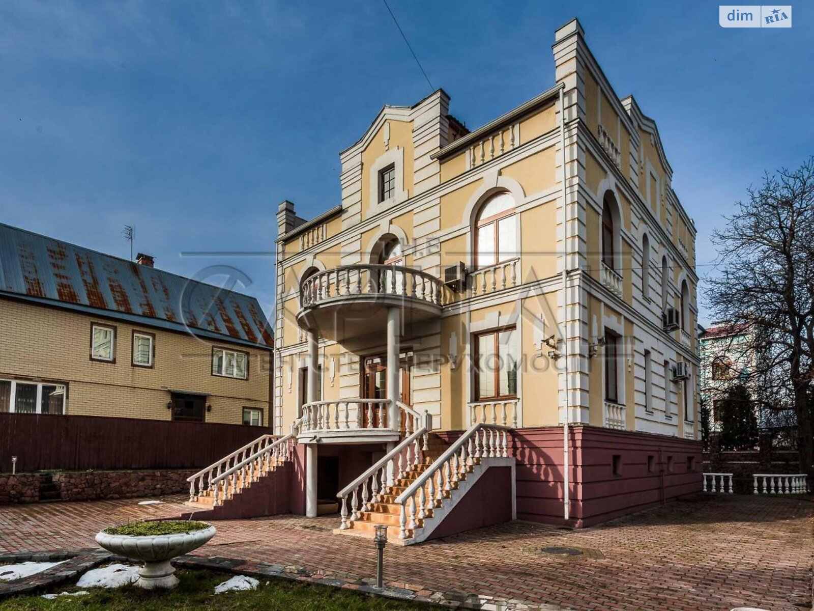 трехэтажный дом с верандой, 412 кв. м, кирпич. Сдается помесячно в Киеве фото 1 трехэтажный дом с верандой, 412 кв. м, кирпич. Сдается помесячно в Киеве фото 1