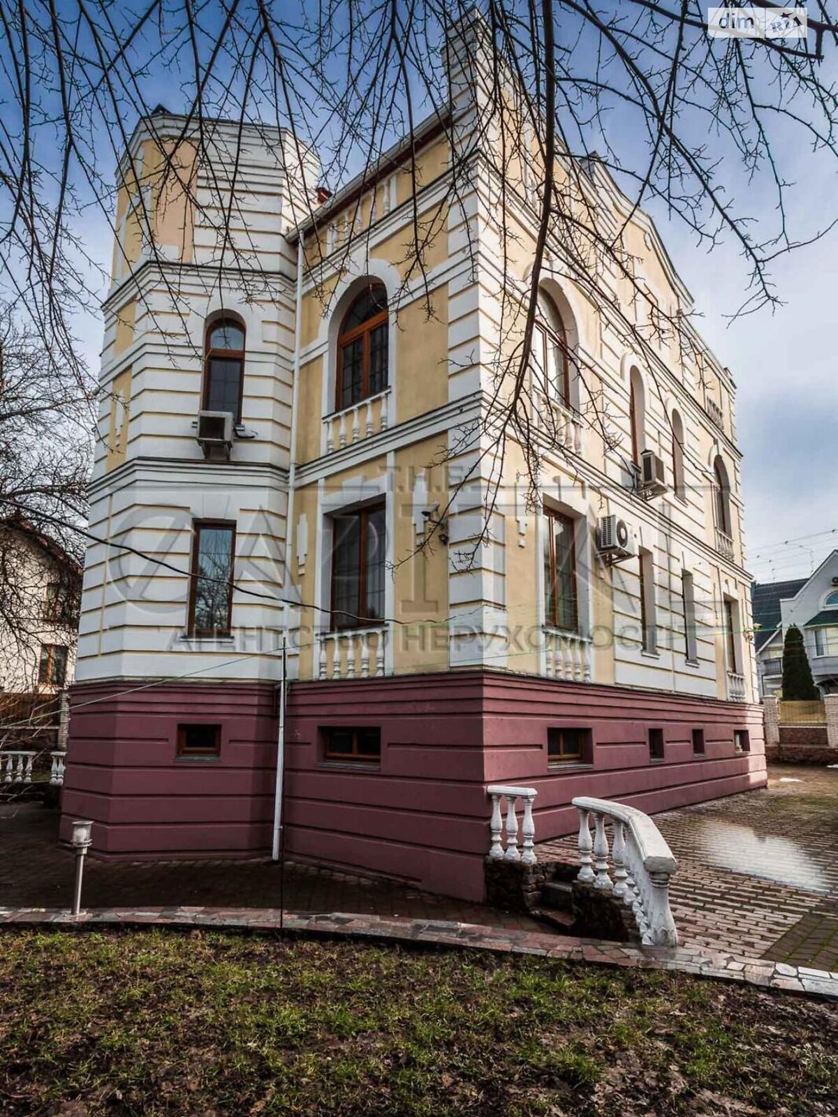 трехэтажный дом с верандой, 412 кв. м, кирпич. Сдается помесячно в Киеве фото 1 трехэтажный дом с верандой, 412 кв. м, кирпич. Сдается помесячно в Киеве фото 1