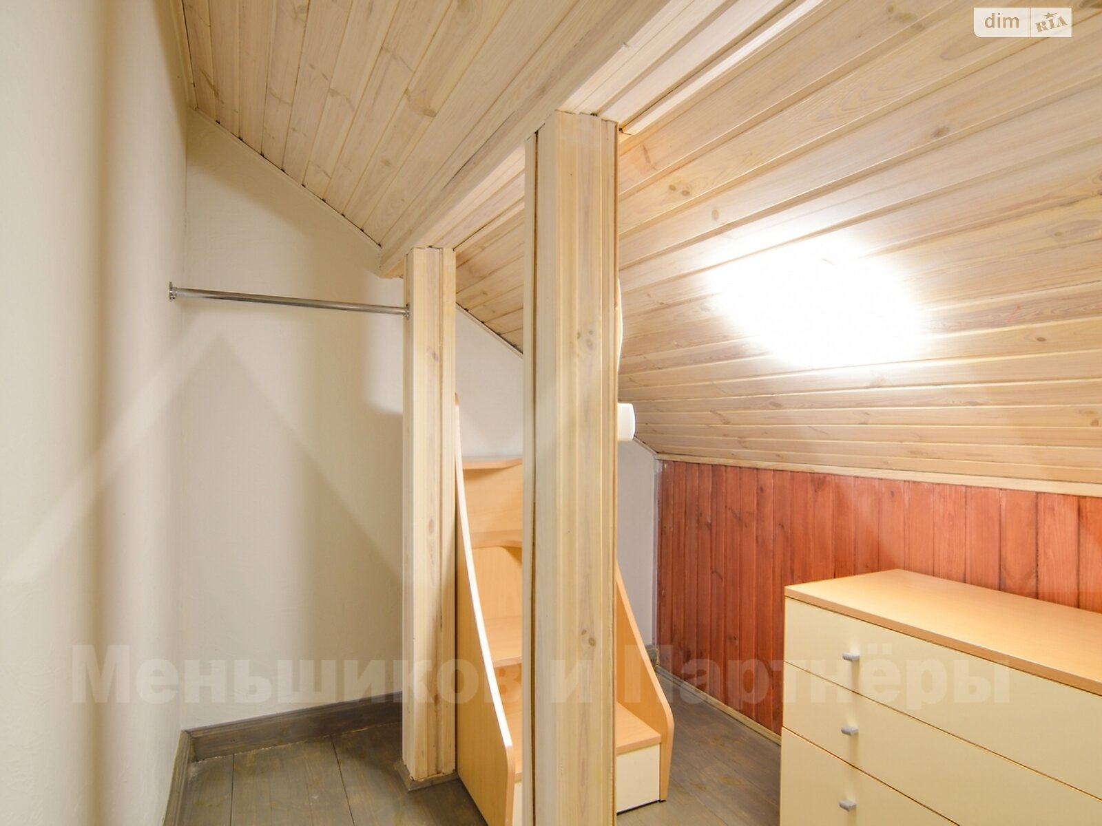 двухэтажный дом с балконом, 418 кв. м, кирпич. Сдается помесячно в Киеве, в районе Подольский фото 1 двухэтажный дом с балконом, 418 кв. м, кирпич. Сдается помесячно в Киеве, в районе Подольский фото 1