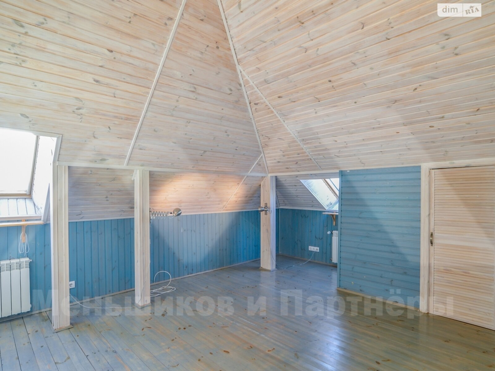 двухэтажный дом с балконом, 418 кв. м, кирпич. Сдается помесячно в Киеве, в районе Подольский фото 1 двухэтажный дом с балконом, 418 кв. м, кирпич. Сдается помесячно в Киеве, в районе Подольский фото 1