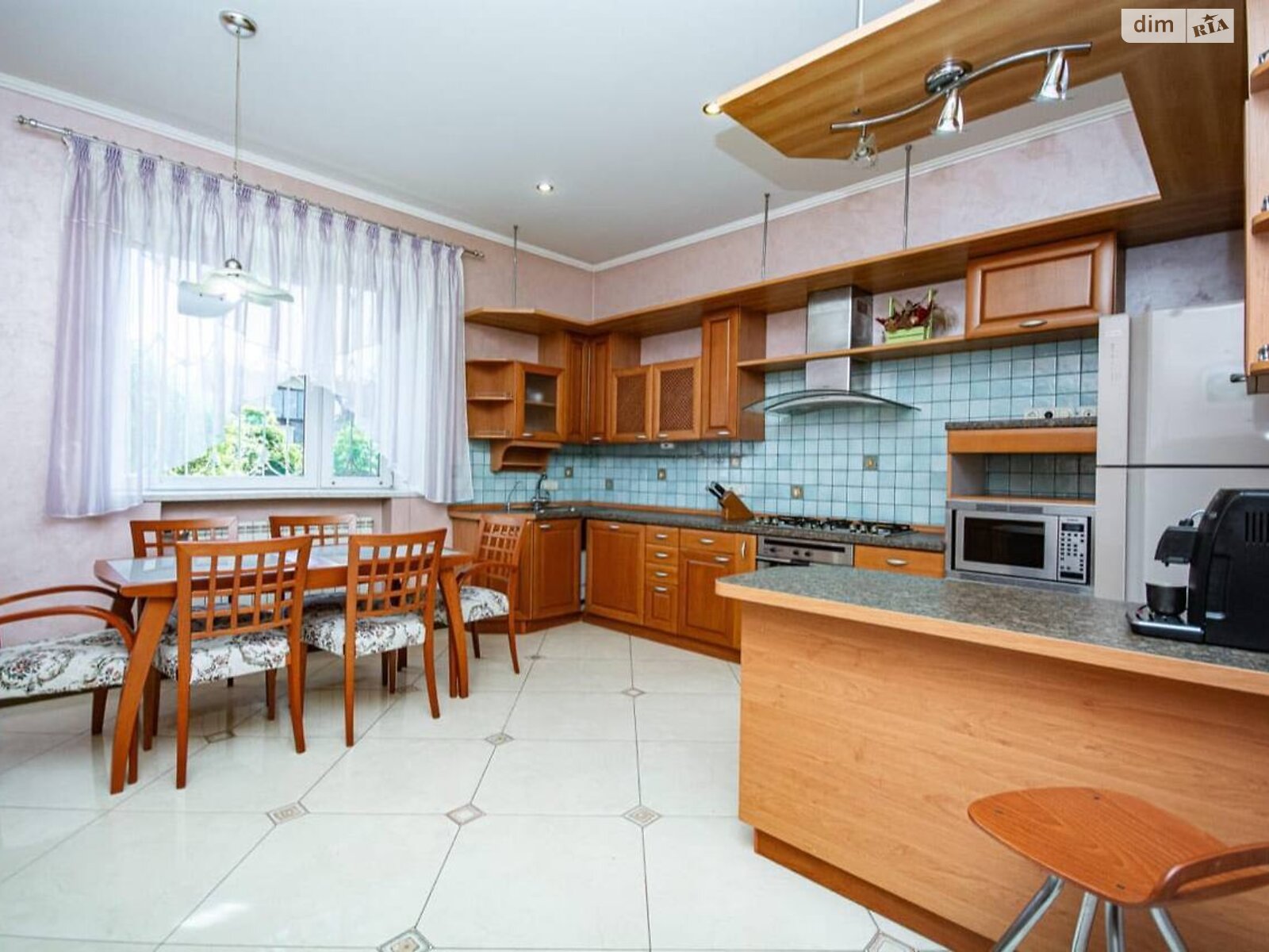 двухэтажный дом с гаражом, 349.4 кв. м, кирпич. Сдается помесячно в Киеве, в районе Поселок Шевченко фото 1 двухэтажный дом с гаражом, 349.4 кв. м, кирпич. Сдается помесячно в Киеве, в районе Поселок Шевченко фото 1