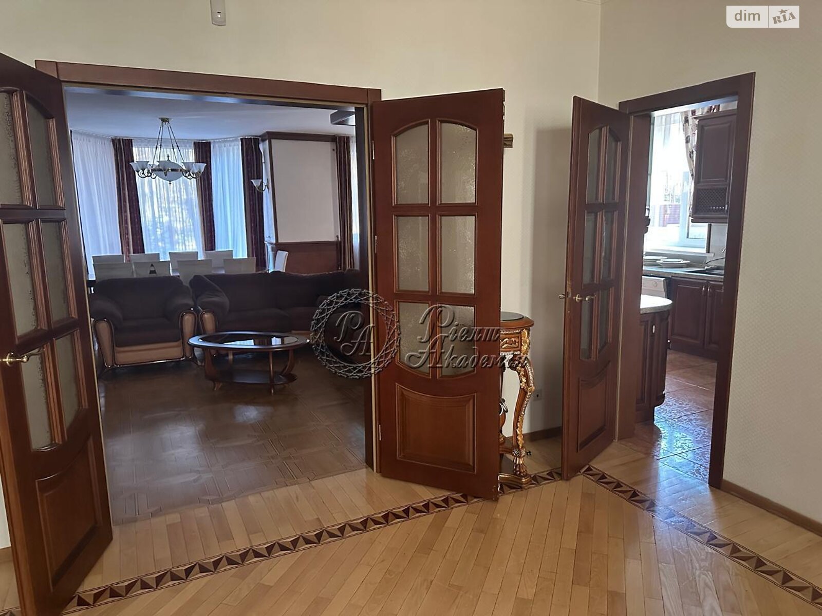 двоповерховий будинок, 920 кв. м, кирпич. Здається помісячно в Києві, в районі Селище Шевченка фото 1 двопроверховий будинок, 920 кв. м, кирпич. Здається помісячно в Києві, в районі Селище Шевченка фото 1