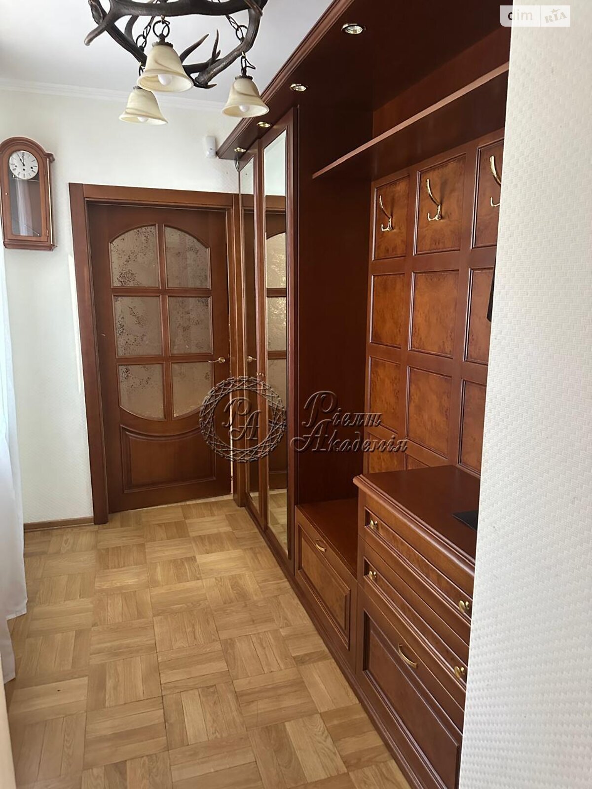 двоповерховий будинок, 920 кв. м, кирпич. Здається помісячно в Києві, в районі Селище Шевченка фото 1 двопроверховий будинок, 920 кв. м, кирпич. Здається помісячно в Києві, в районі Селище Шевченка фото 1