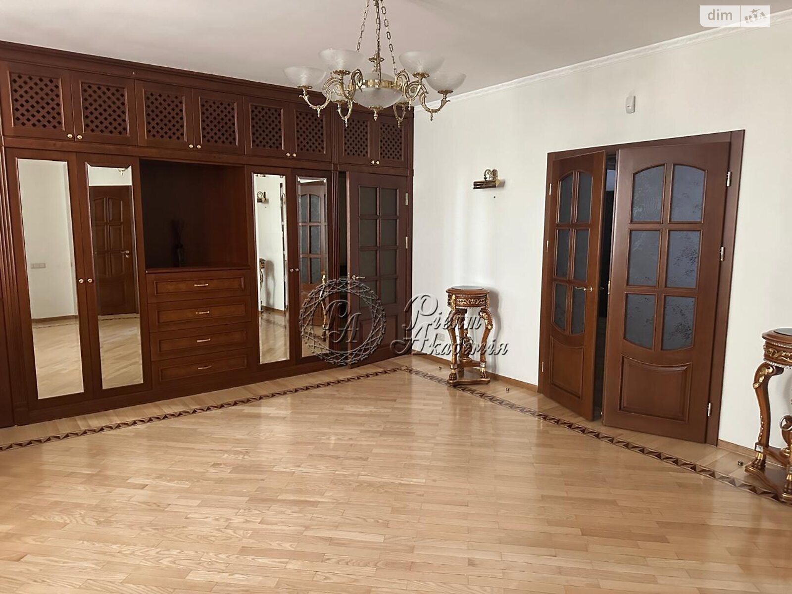 двоповерховий будинок, 920 кв. м, кирпич. Здається помісячно в Києві, в районі Селище Шевченка фото 1 двопроверховий будинок, 920 кв. м, кирпич. Здається помісячно в Києві, в районі Селище Шевченка фото 1