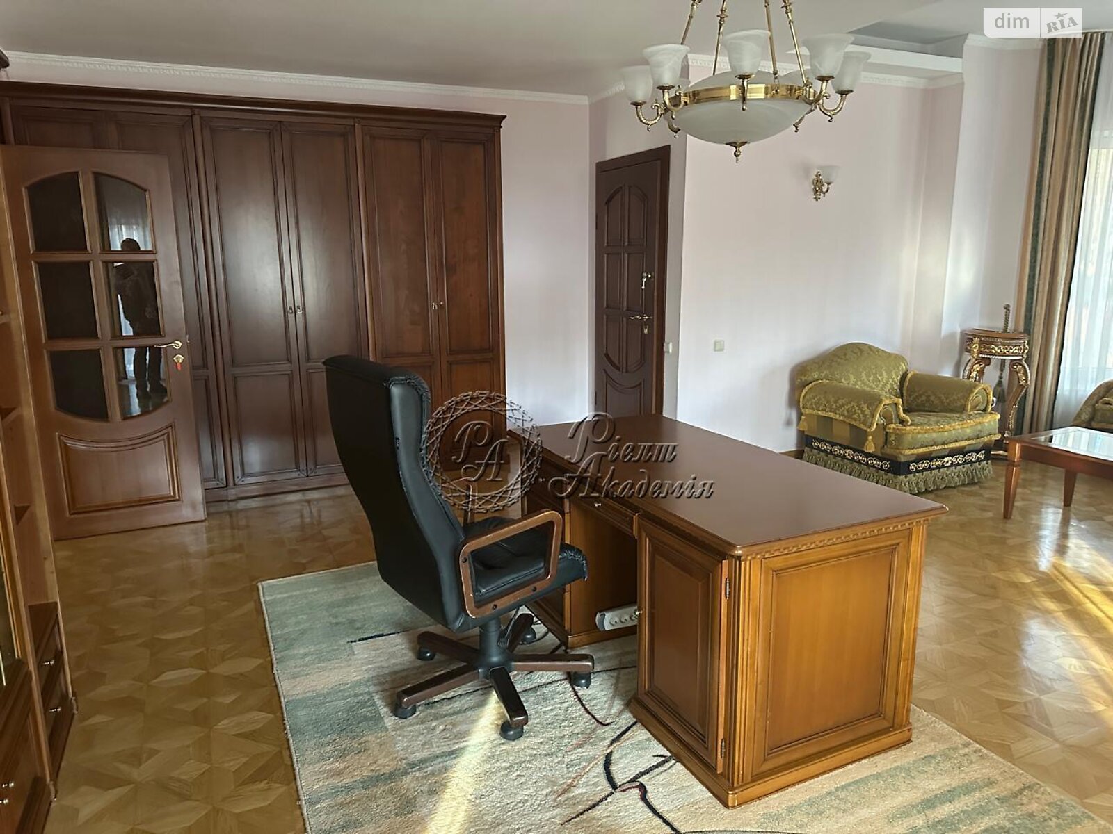 двоповерховий будинок, 920 кв. м, кирпич. Здається помісячно в Києві, в районі Селище Шевченка фото 1 двопроверховий будинок, 920 кв. м, кирпич. Здається помісячно в Києві, в районі Селище Шевченка фото 1