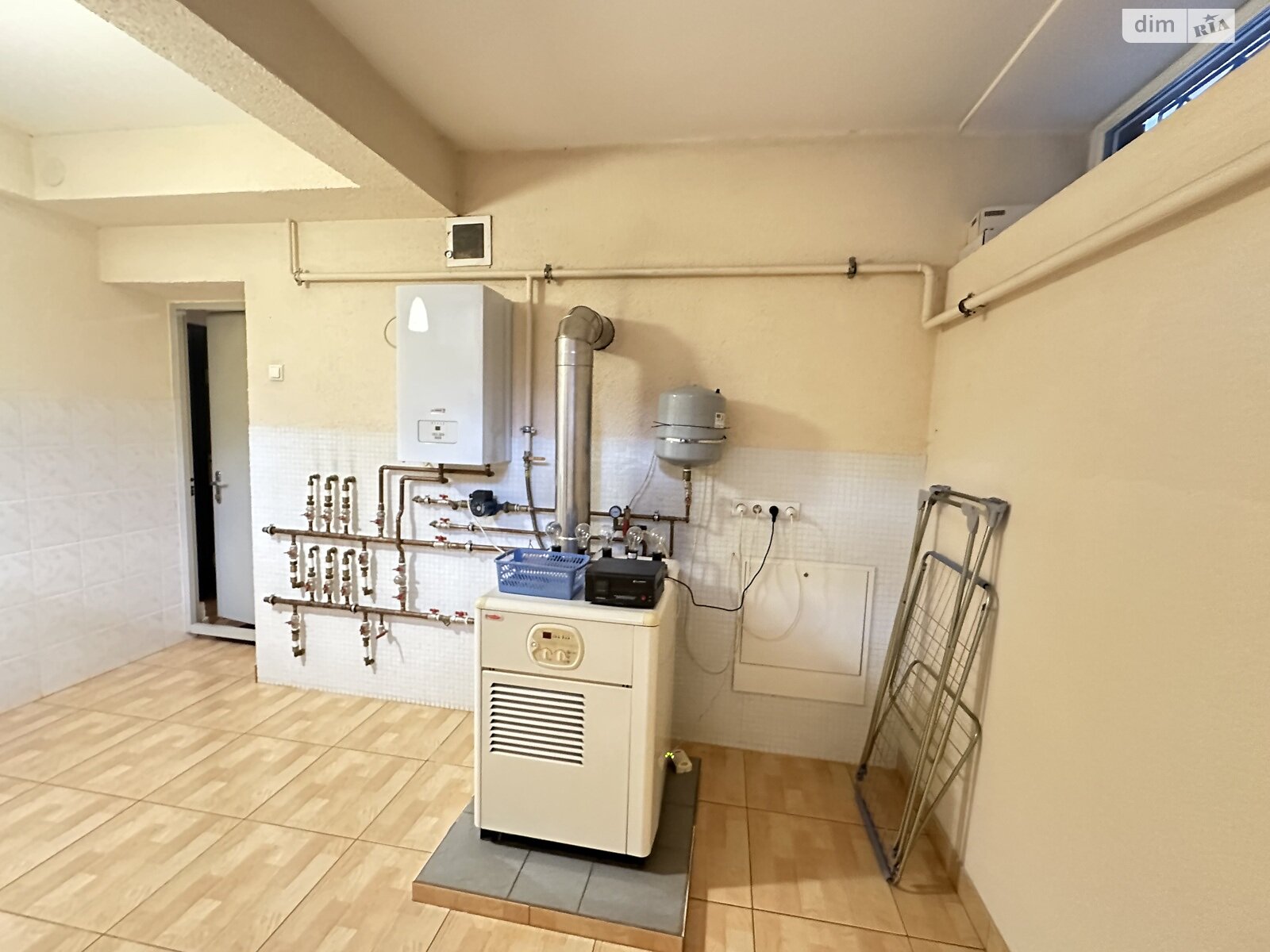 трехэтажный дом с гаражом, 312.8 кв. м, кирпич. Сдается помесячно в Киеве, в районе Пуща-Водица фото 1 трехэтажный дом с гаражом, 312.8 кв. м, кирпич. Сдается помесячно в Киеве, в районе Пуща-Водица фото 1