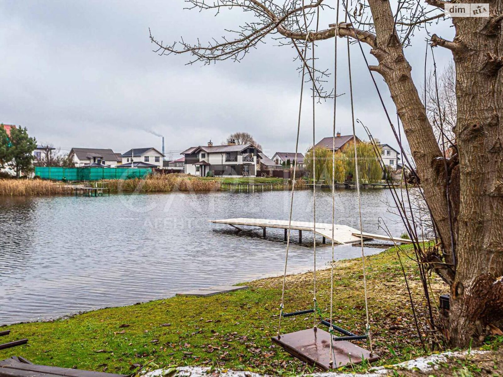 триповерховий будинок з балконом, 450 кв. м, цегла силікатна. Здається помісячно в Києві фото 1